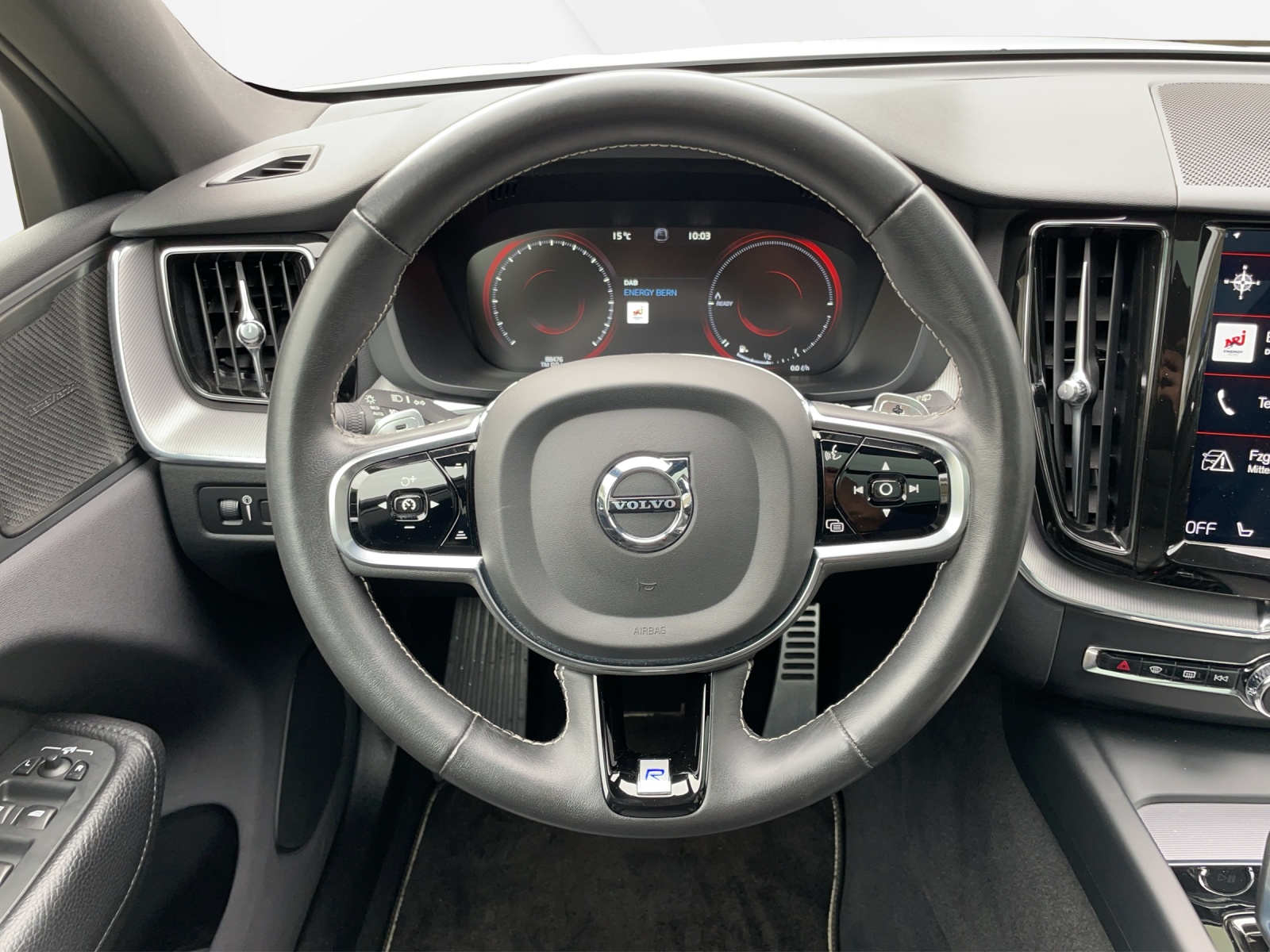 VOLVO XC60 2.0 T8 TE R-Design eAWD-image-11