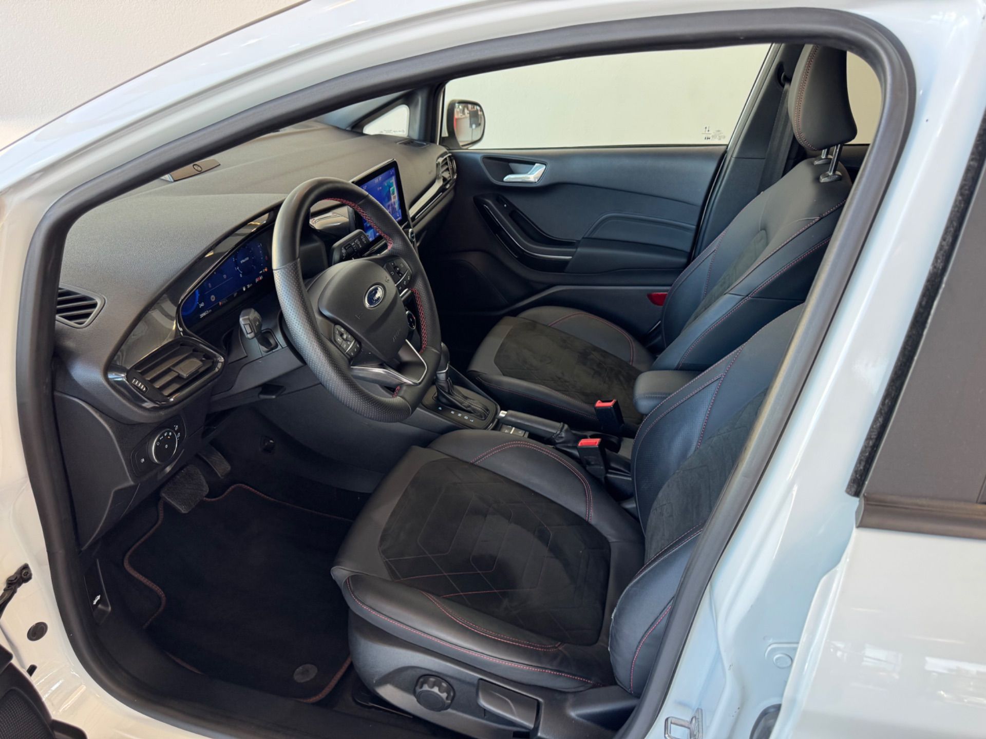 FORD Fiesta 1.0 SCTi MHEV ST Line X Automat-image-8