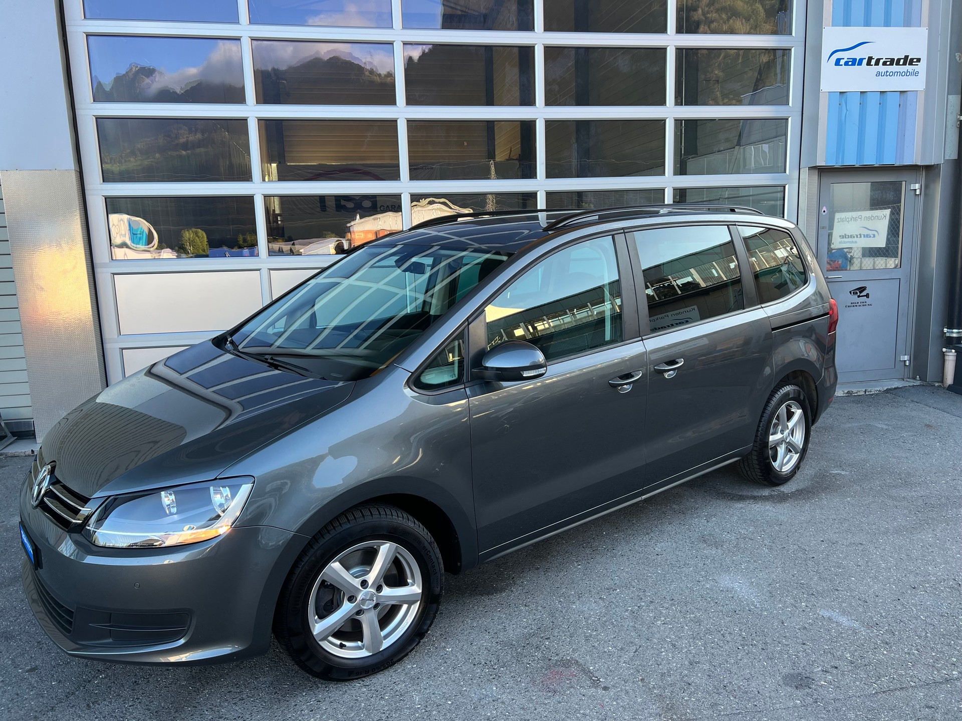 VW Sharan 2.0 TDI Comfortline 4x4 PS 150 *** 7 Plätzer * Navigation * 8 fachbreift * frisch ab MFK * 12/24 Garantie möglich **-image-0