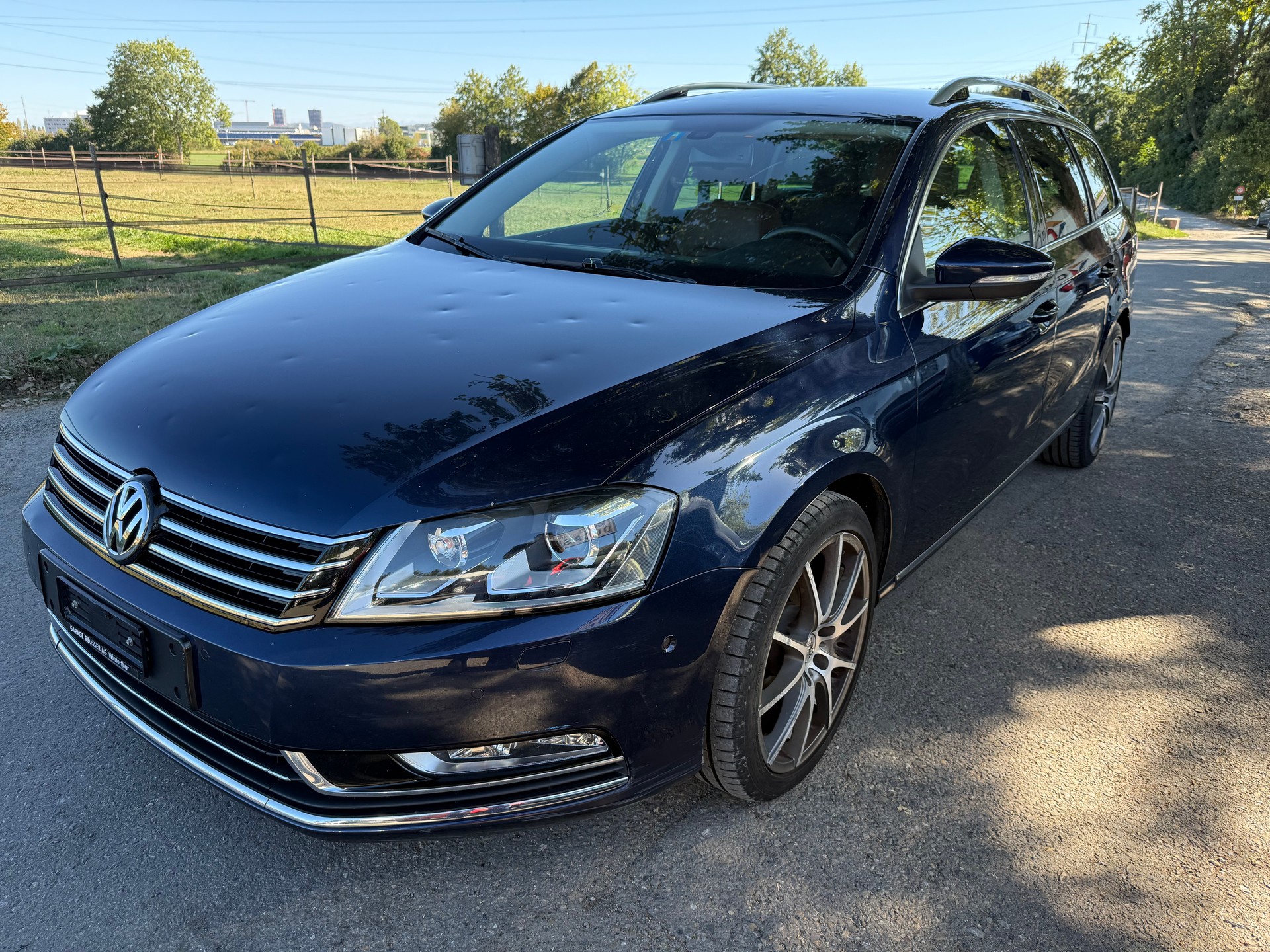 VW Passat Variant 2.0 TSI Highline-image-2