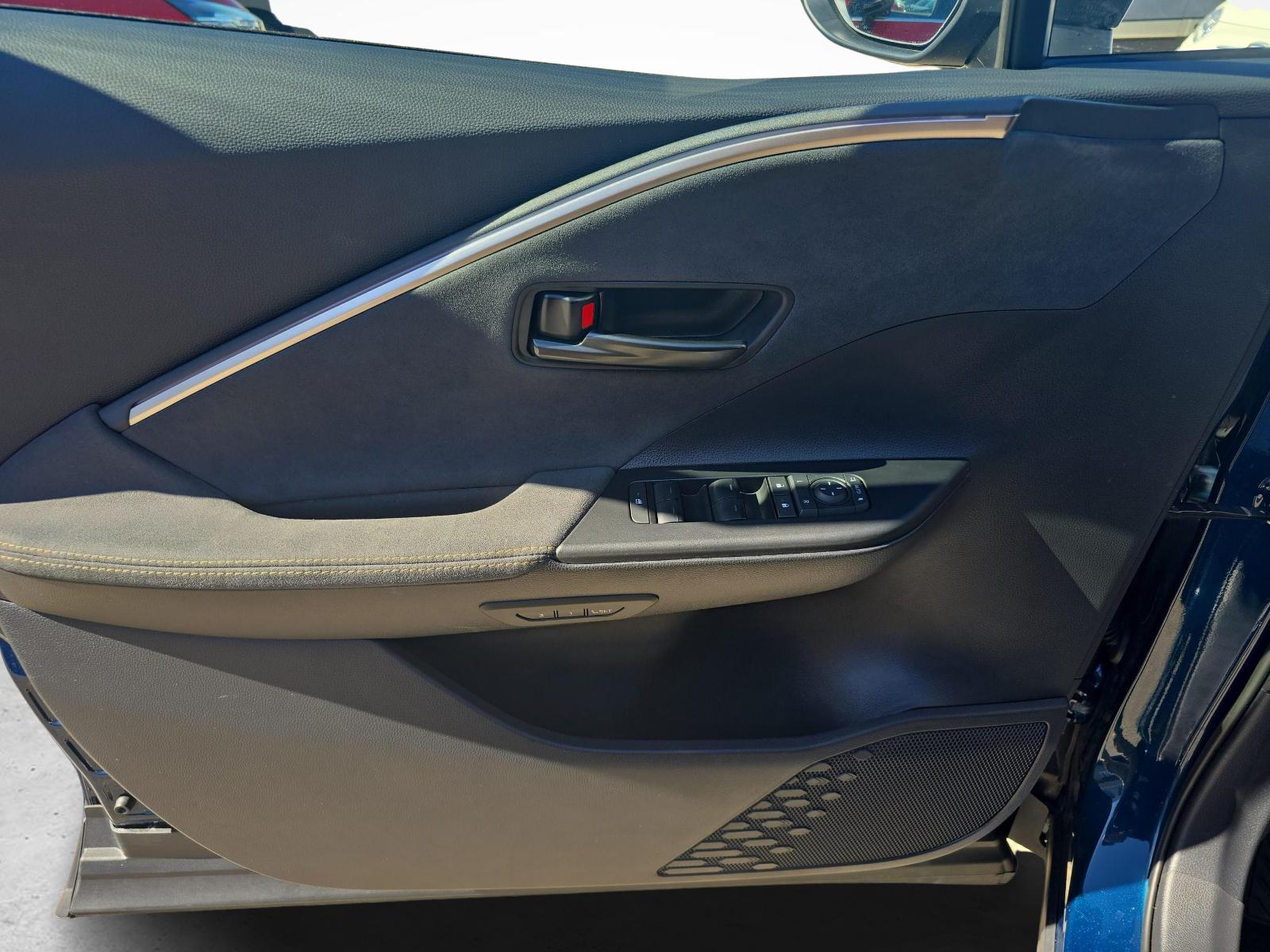 TOYOTA C-HR 2.0 PHEV Style Premiere-image-17