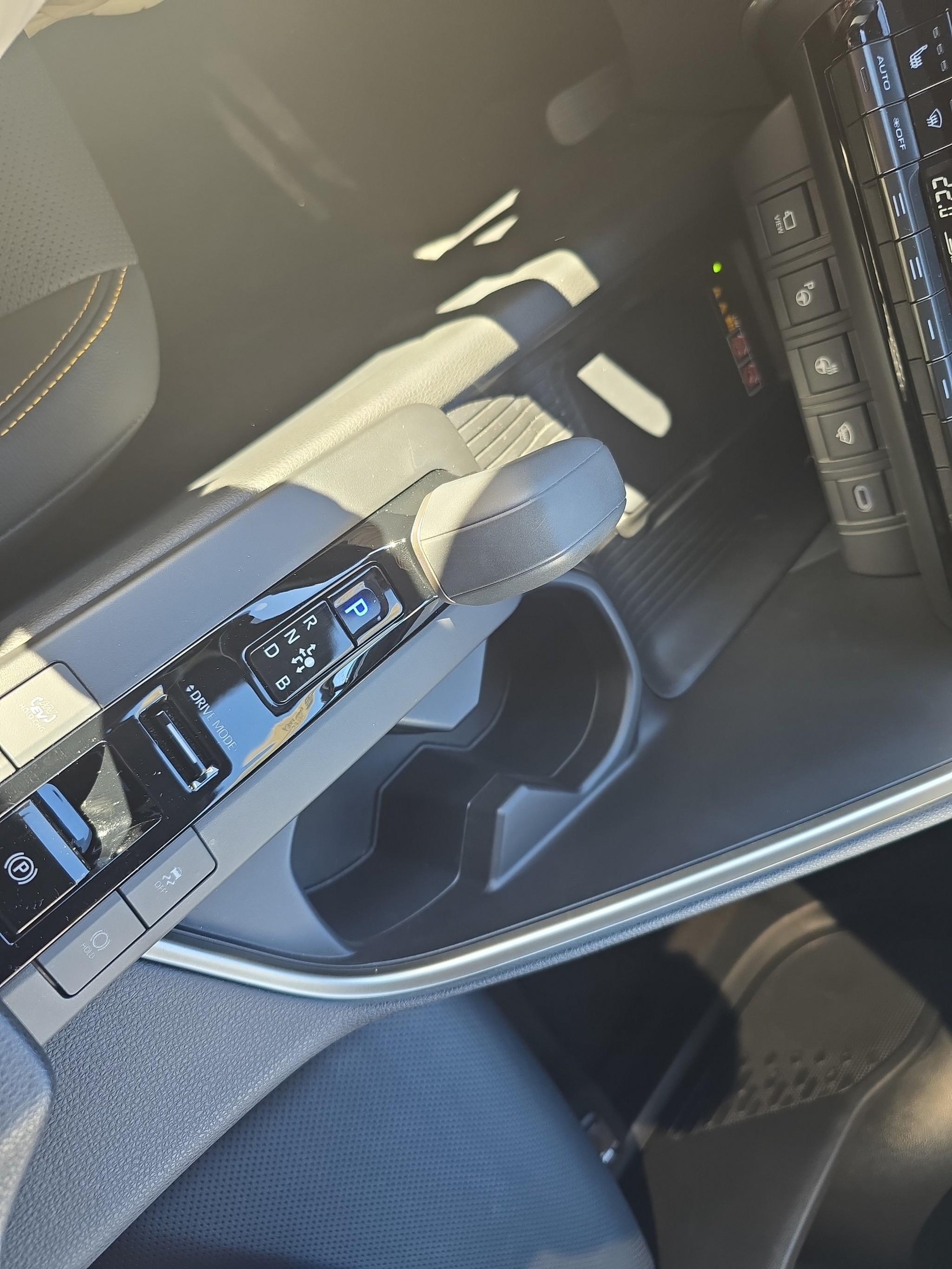 TOYOTA C-HR 2.0 PHEV Style Premiere-image-16