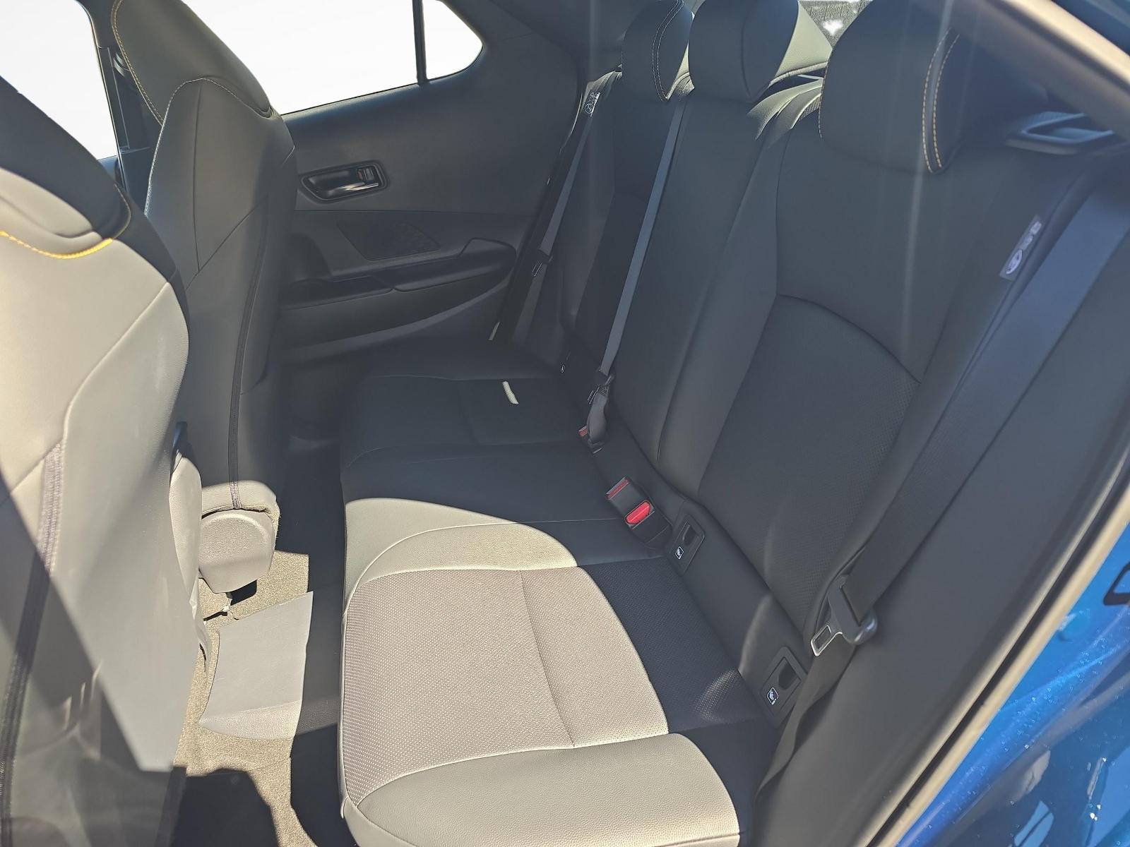 TOYOTA C-HR 2.0 PHEV Style Premiere-image-11