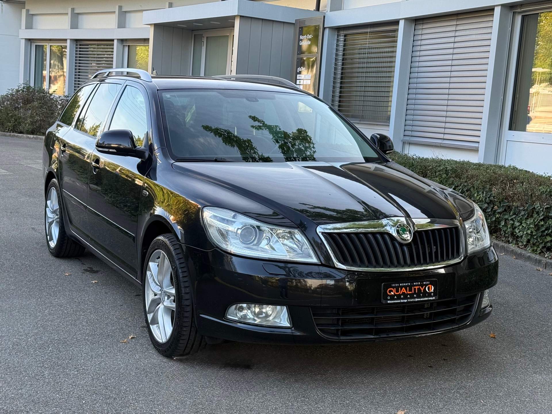 SKODA Octavia Combi 1.8 TSI Laurin & Klement DSG-image-1
