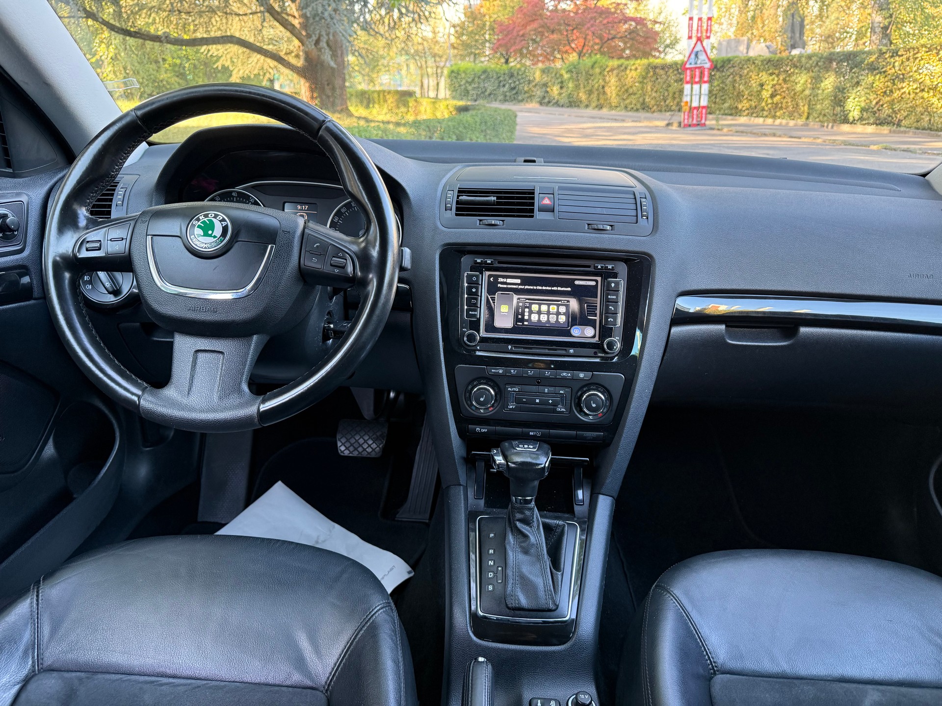 SKODA Octavia Combi 1.8 TSI Laurin & Klement DSG-image-7