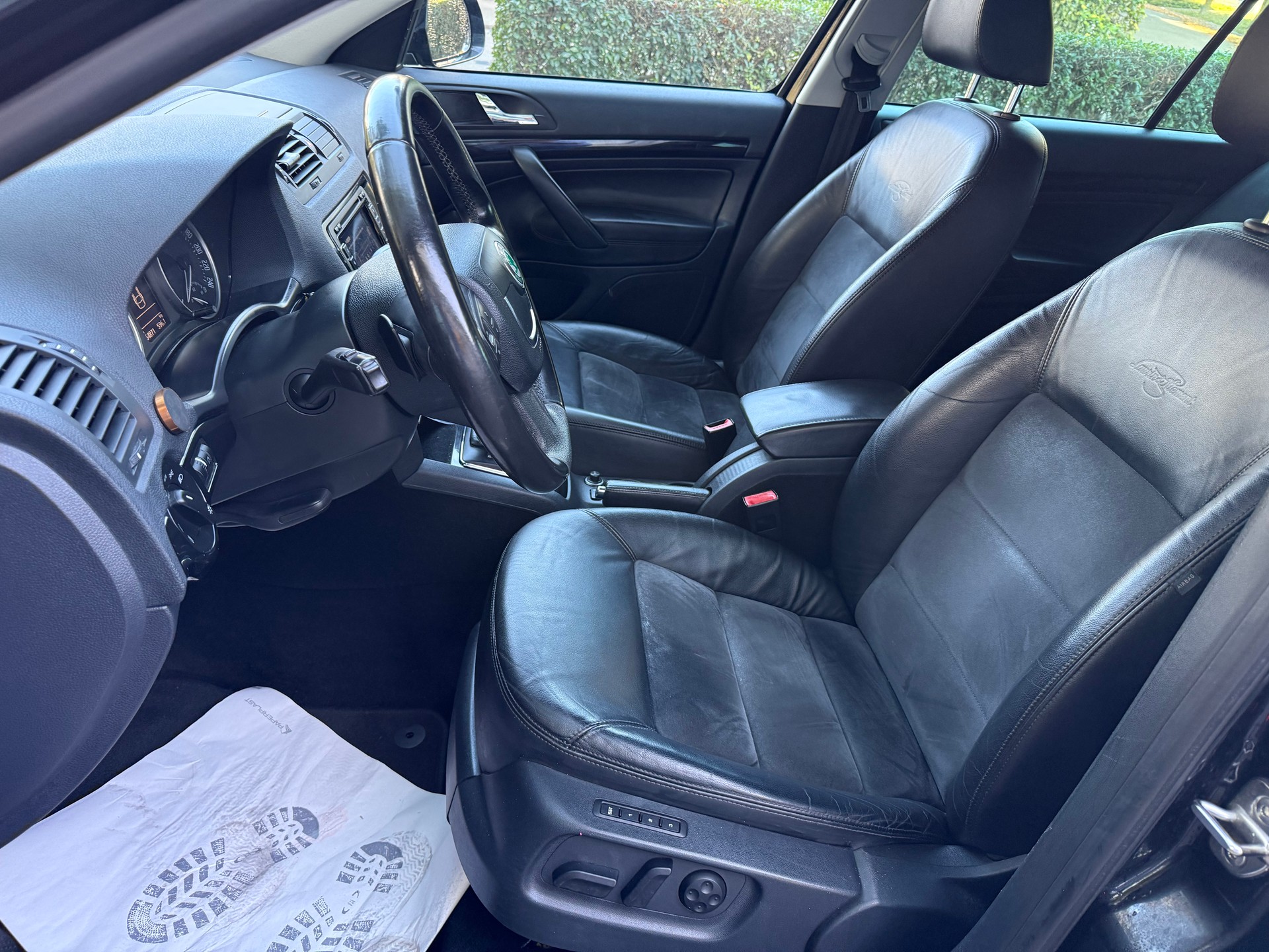 SKODA Octavia Combi 1.8 TSI Laurin & Klement DSG-image-5