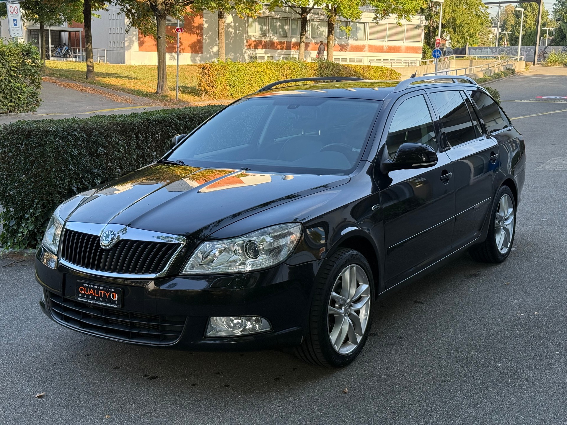 SKODA Octavia Combi 1.8 TSI Laurin & Klement DSG-image-2