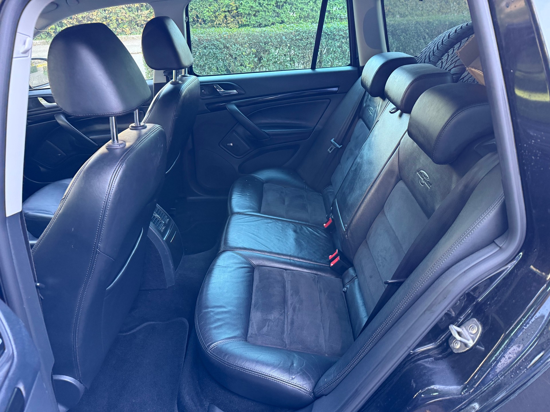 SKODA Octavia Combi 1.8 TSI Laurin & Klement DSG-image-9