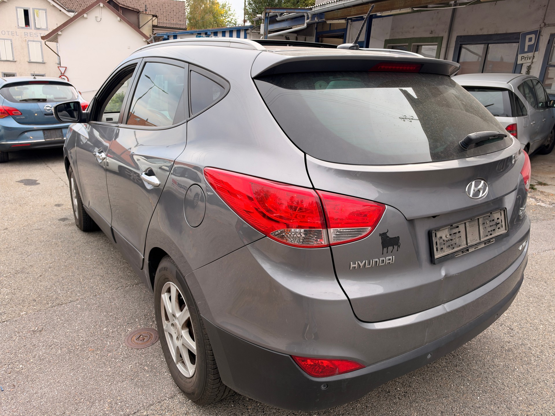 HYUNDAI iX 35 2.0 CRDi Style 4WD Automatic-image-3