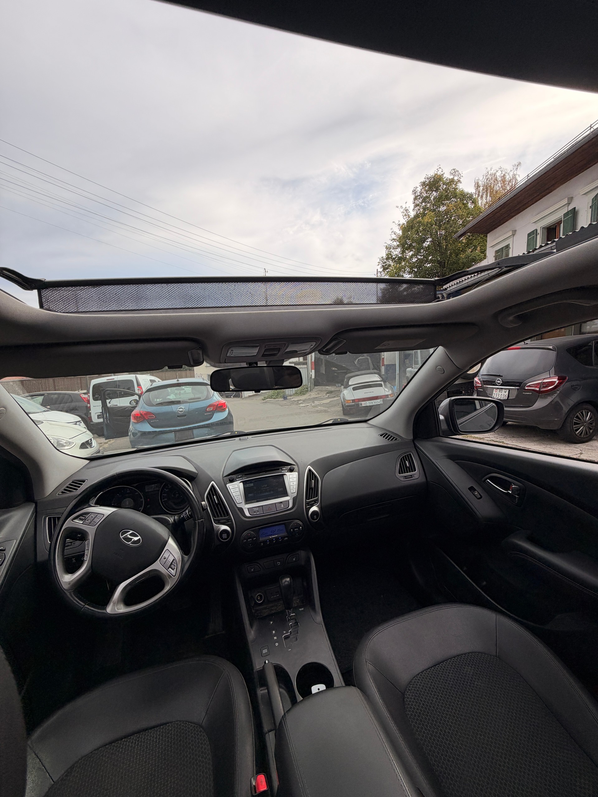 HYUNDAI iX 35 2.0 CRDi Style 4WD Automatic-image-5