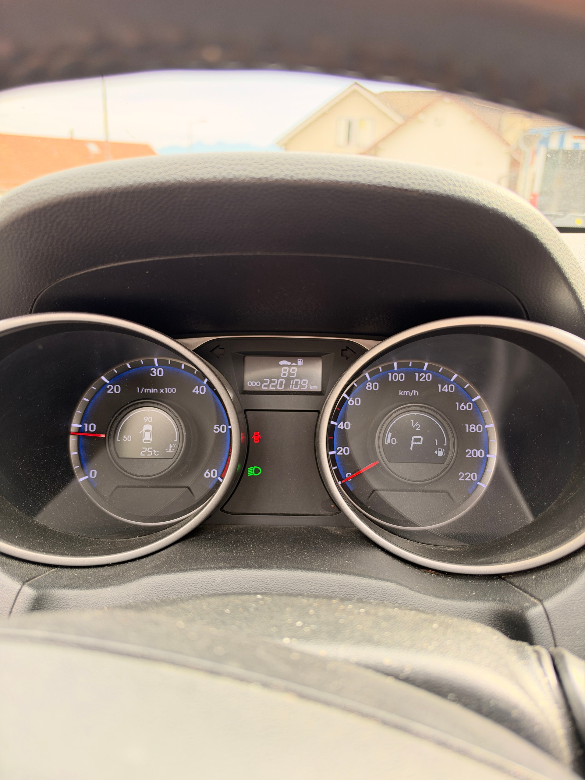 HYUNDAI iX 35 2.0 CRDi Style 4WD Automatic-image-8