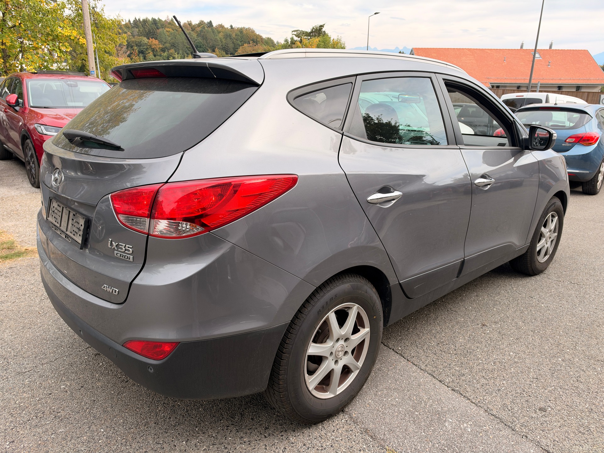 HYUNDAI iX 35 2.0 CRDi Style 4WD Automatic-image-2