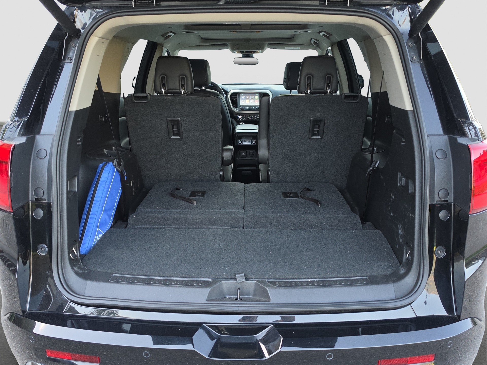 GMC Denali AWD 3.6L 6-Seater-image-15