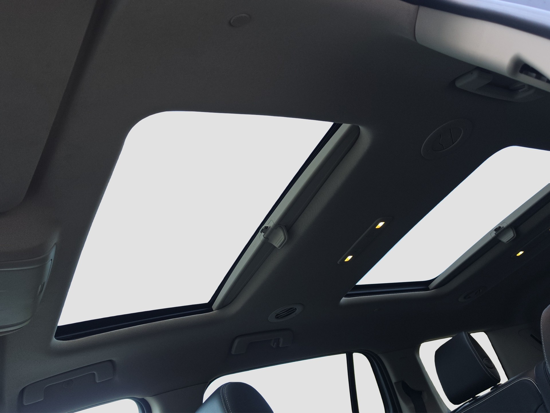 GMC Denali AWD 3.6L 6-Seater-image-17
