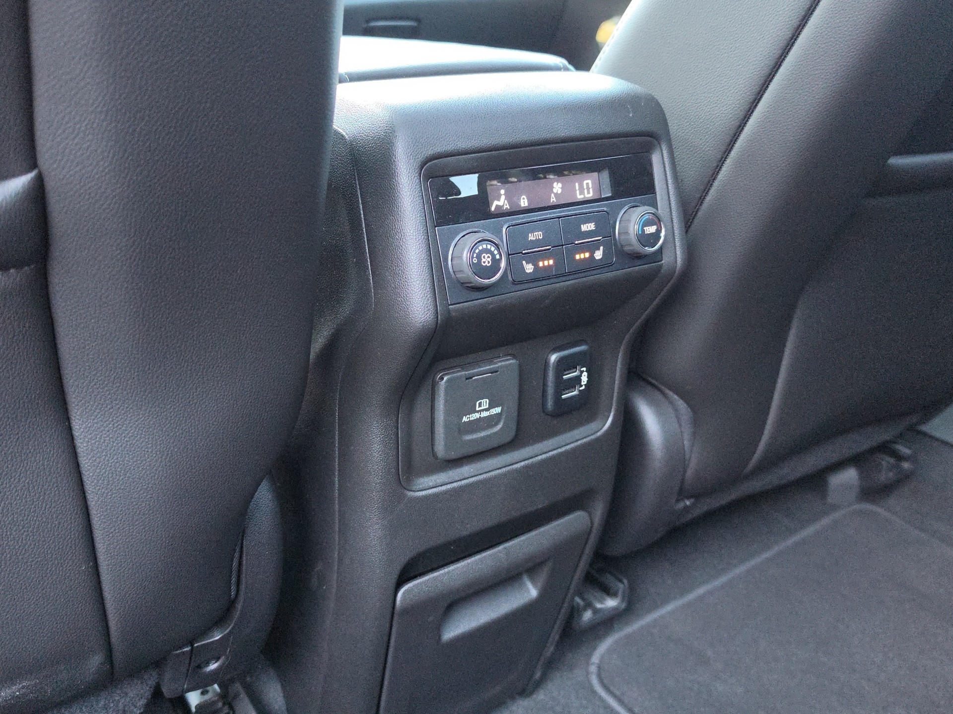 GMC Denali AWD 3.6L 6-Seater-image-14