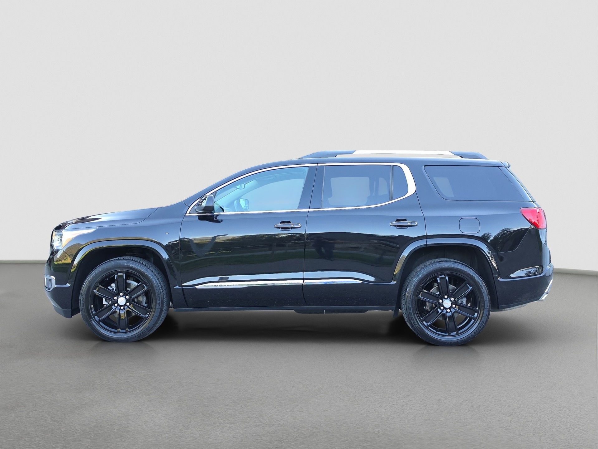 GMC Denali AWD 3.6L 6-Seater-image-1