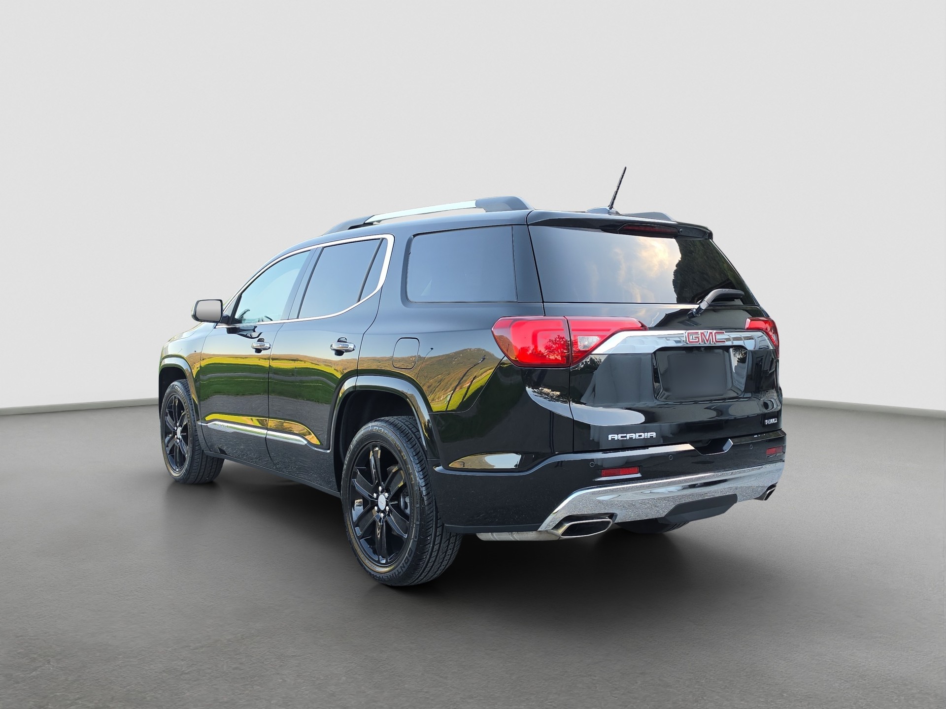 GMC Denali AWD 3.6L 6-Seater-image-2
