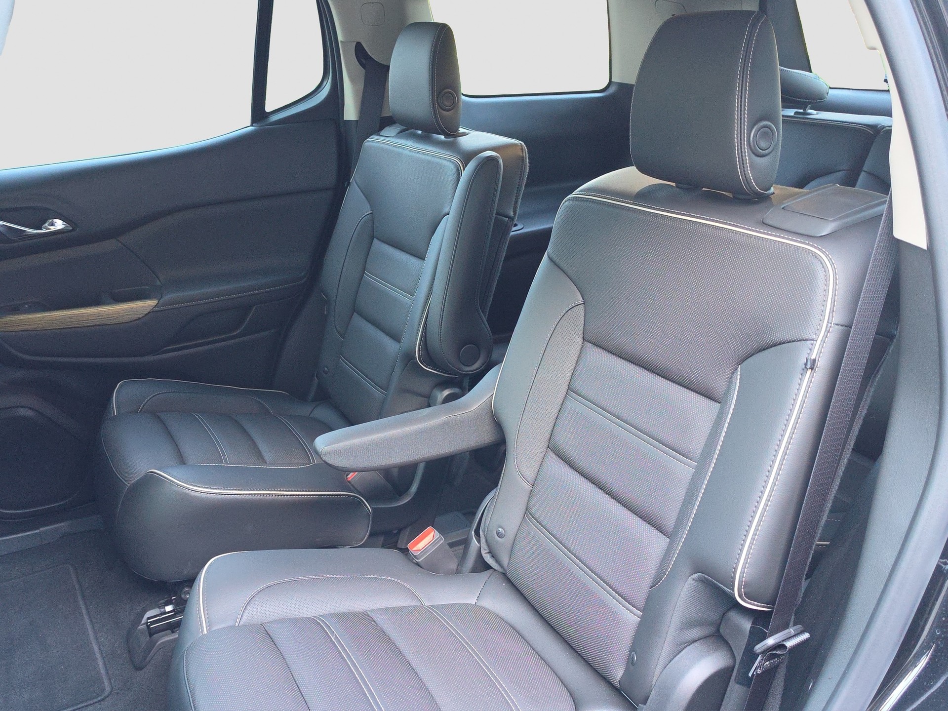 GMC Denali AWD 3.6L 6-Seater-image-13