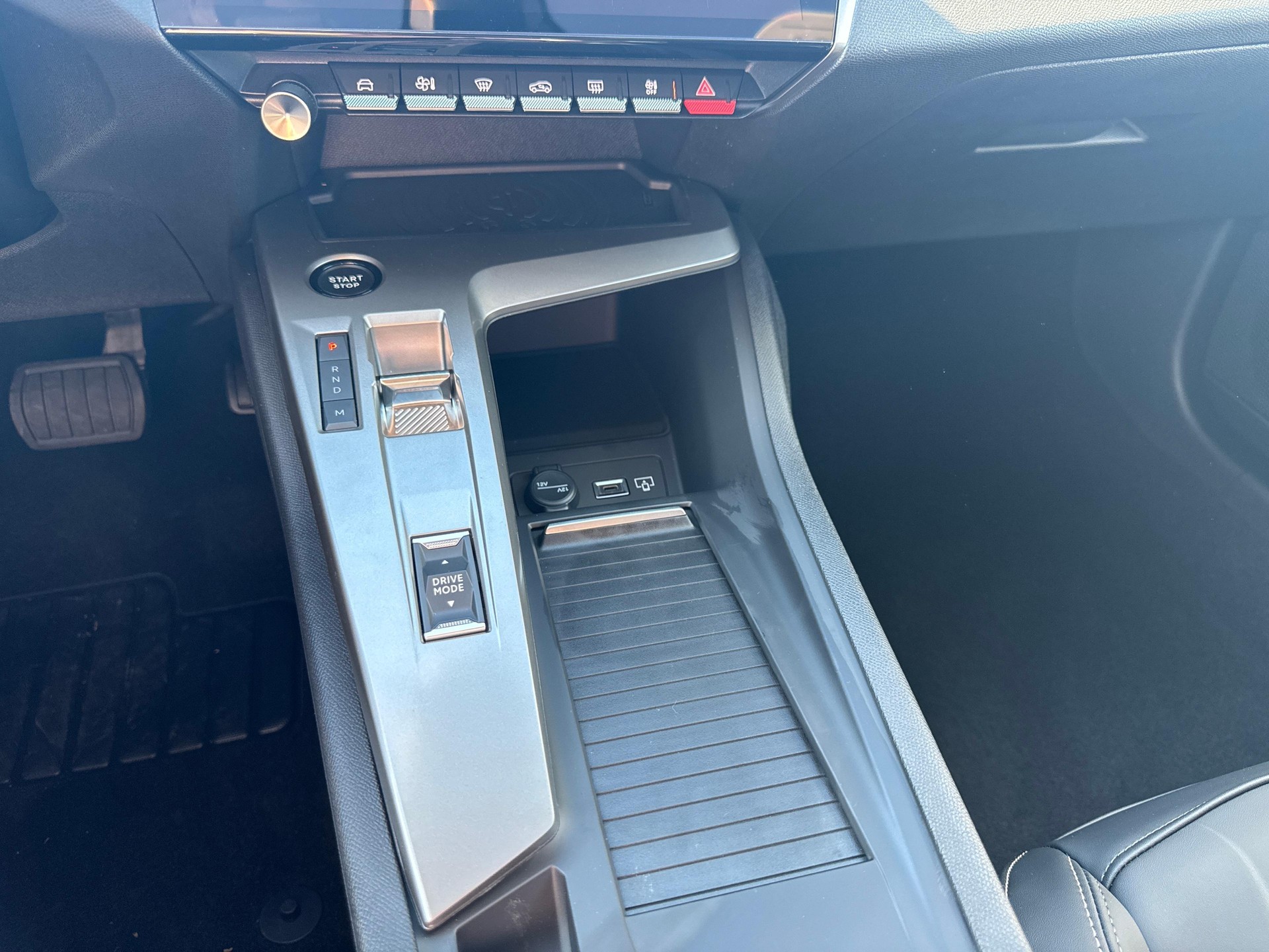 PEUGEOT 308 SW 1.2 Hybrid Allure-image-17