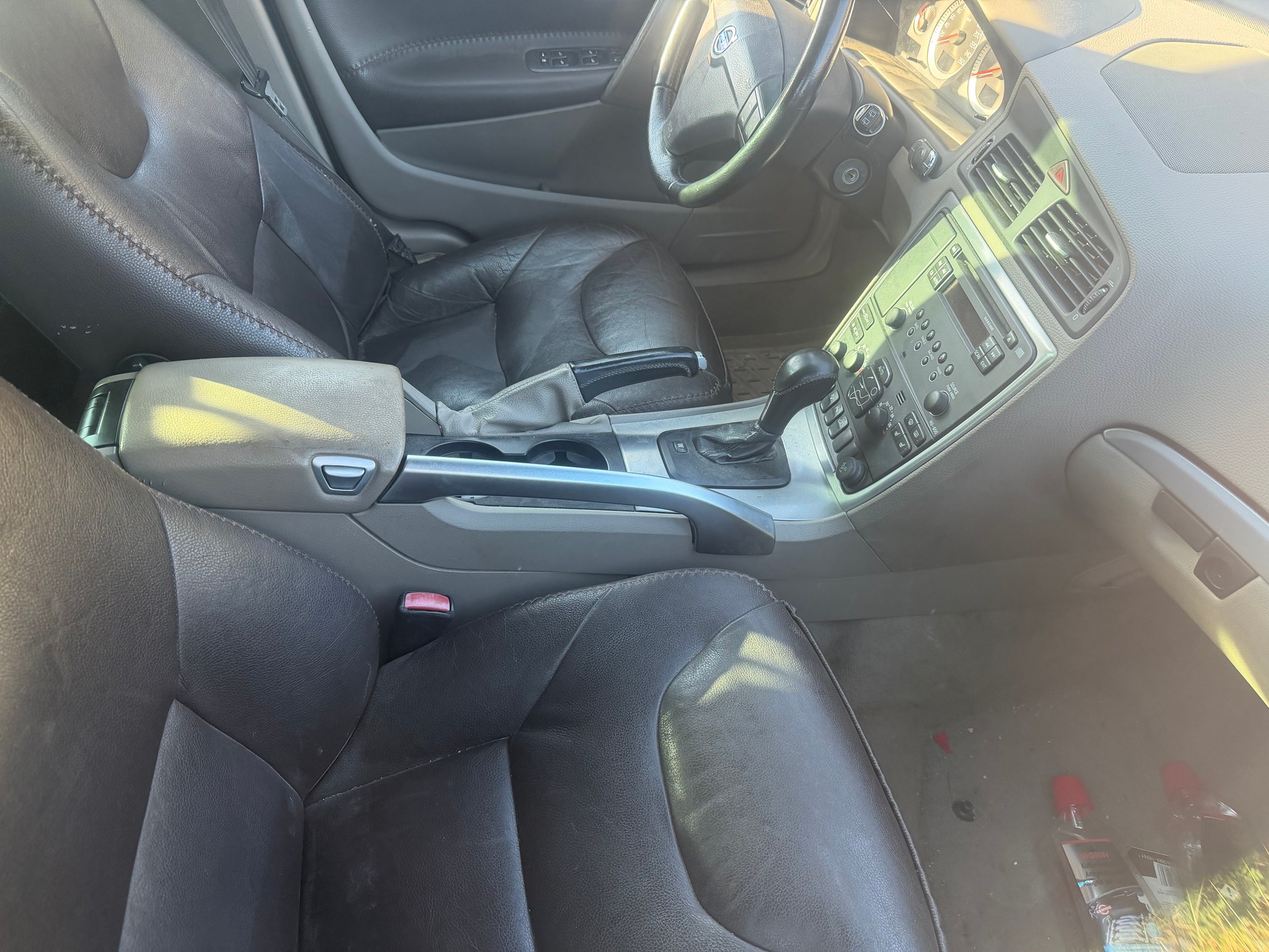 VOLVO XC70 D5 AWD Momentum-image-2
