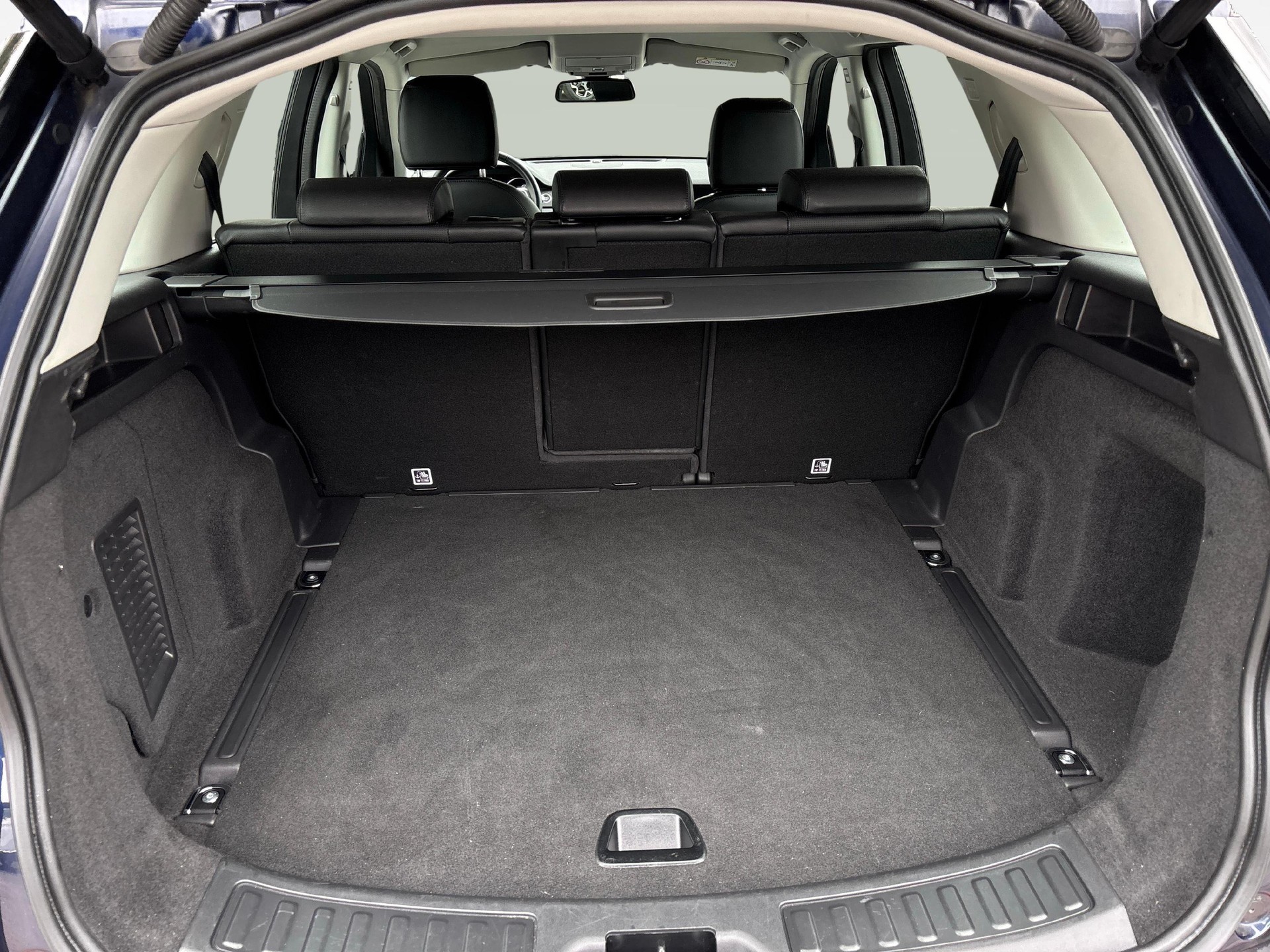 LAND ROVER Discovery Sport 2.0 TD4 SE-image-9