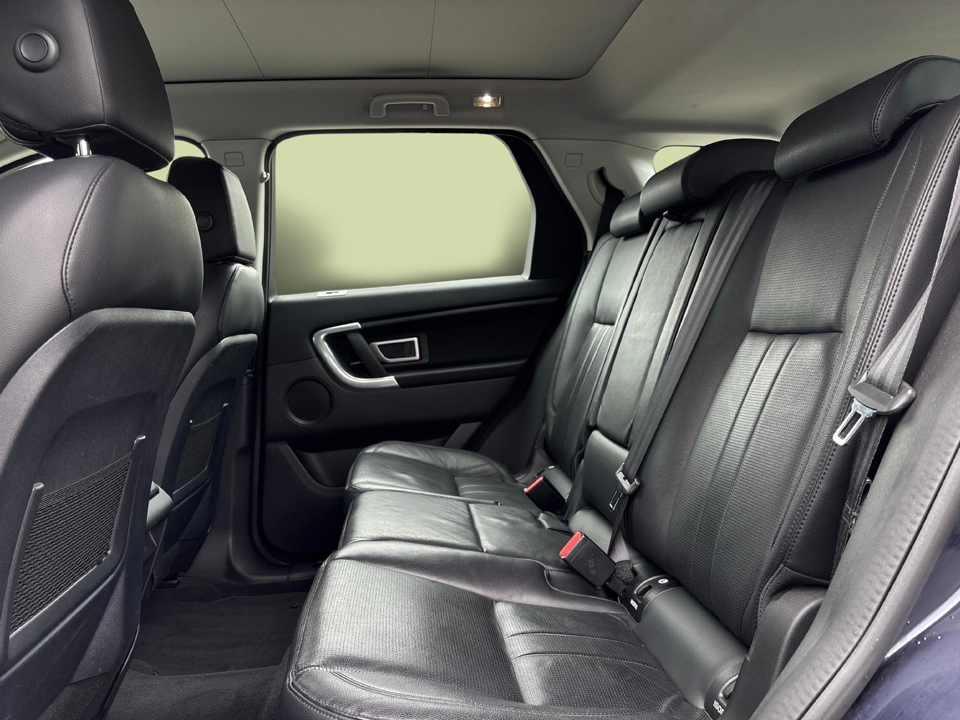 LAND ROVER Discovery Sport 2.0 TD4 SE-image-10