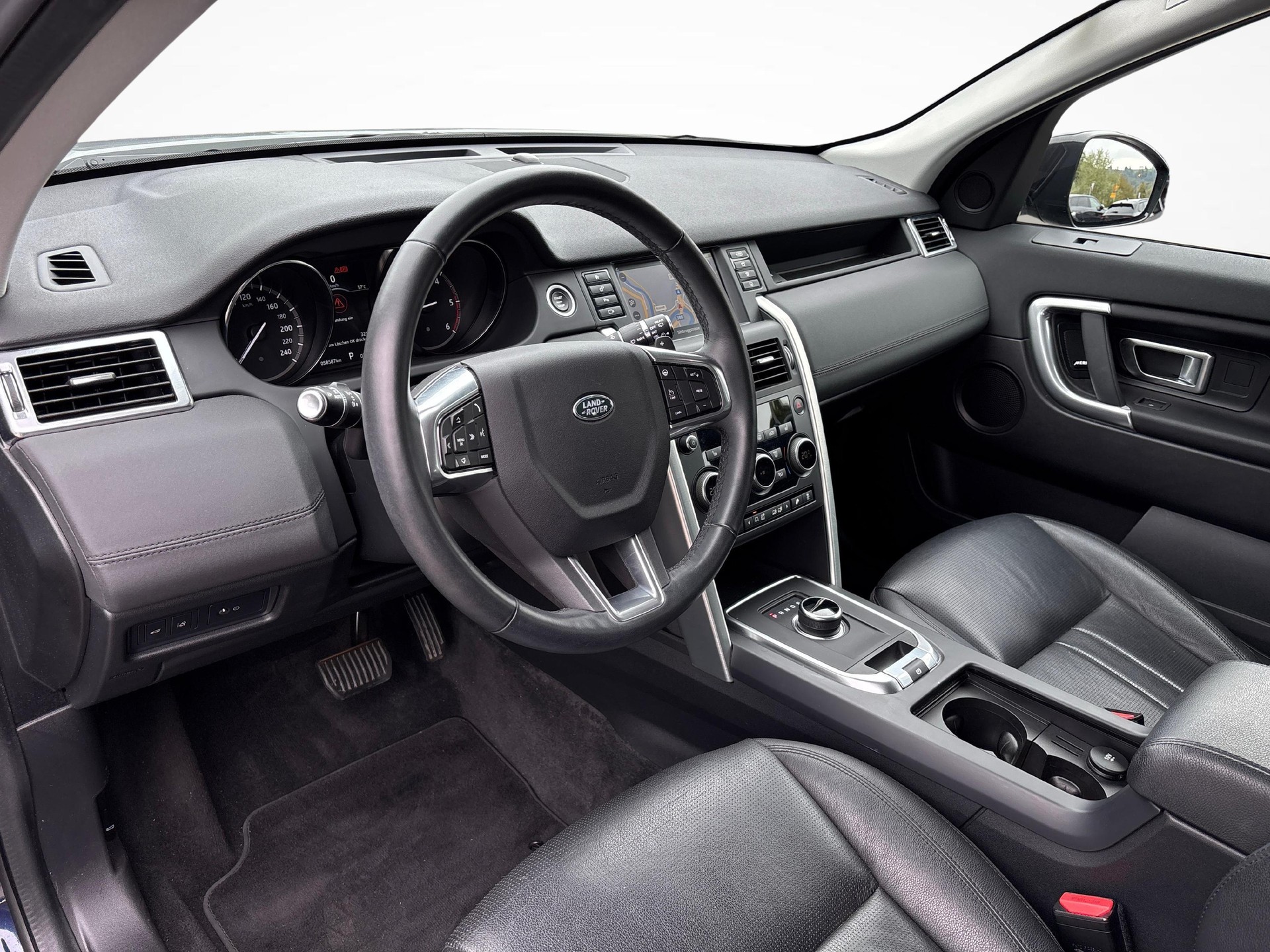 LAND ROVER Discovery Sport 2.0 TD4 SE-image-3