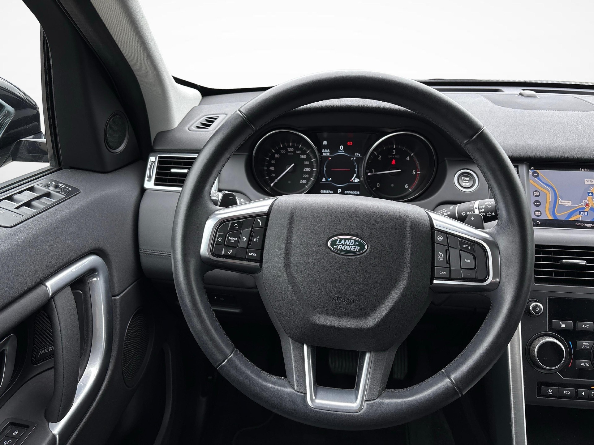 LAND ROVER Discovery Sport 2.0 TD4 SE-image-4