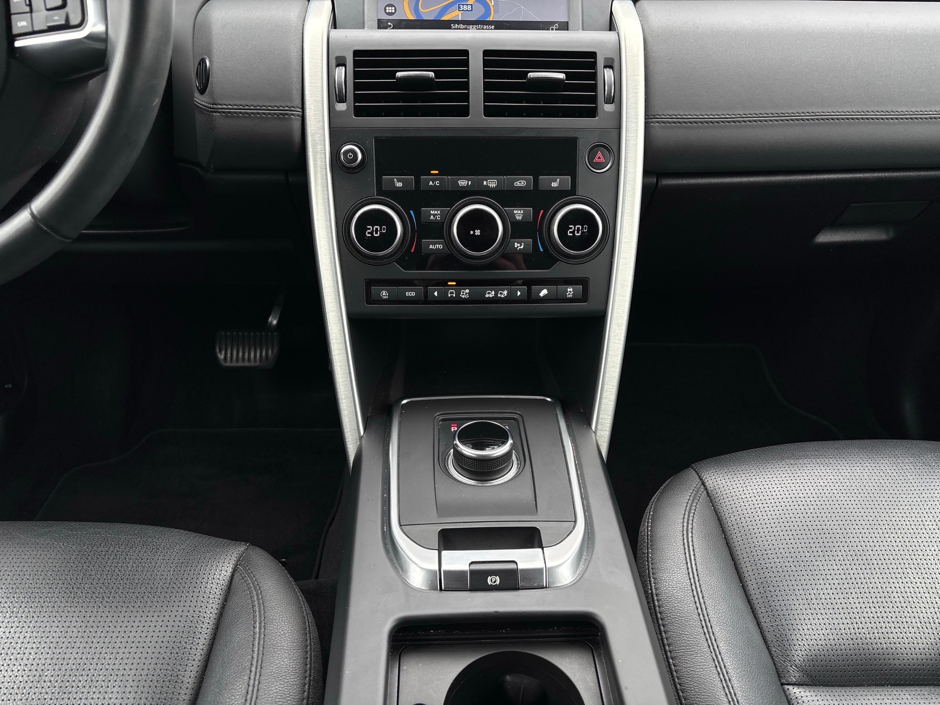 LAND ROVER Discovery Sport 2.0 TD4 SE-image-6