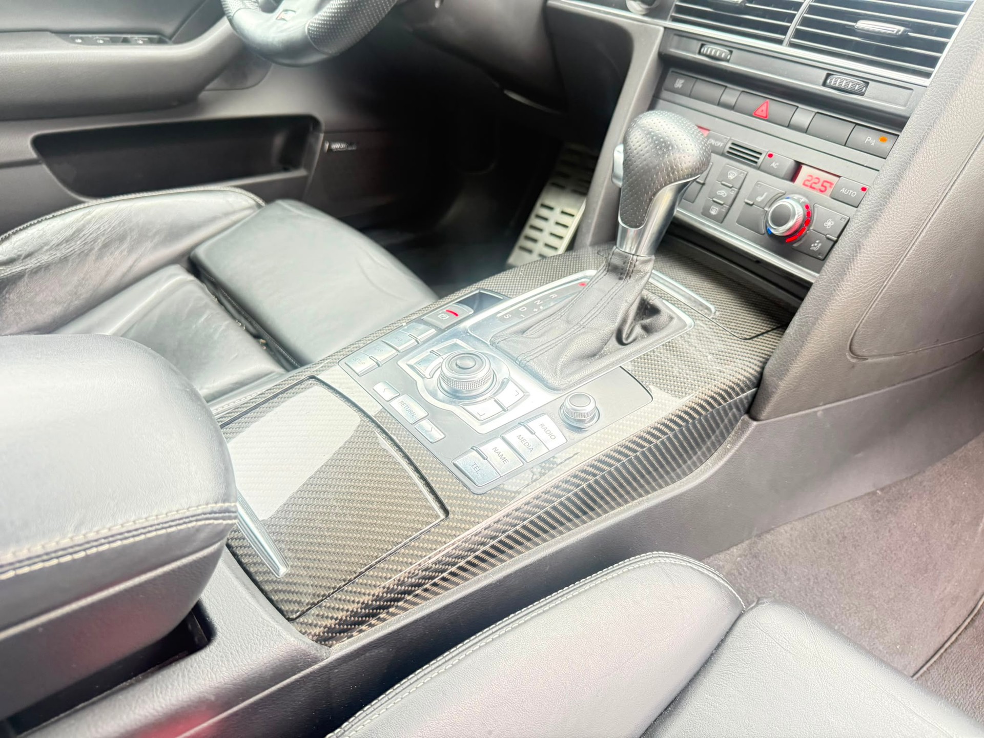 AUDI RS6 Limousine 5.0 TFSI V10 quattro tiptronic AB MFK-image-5