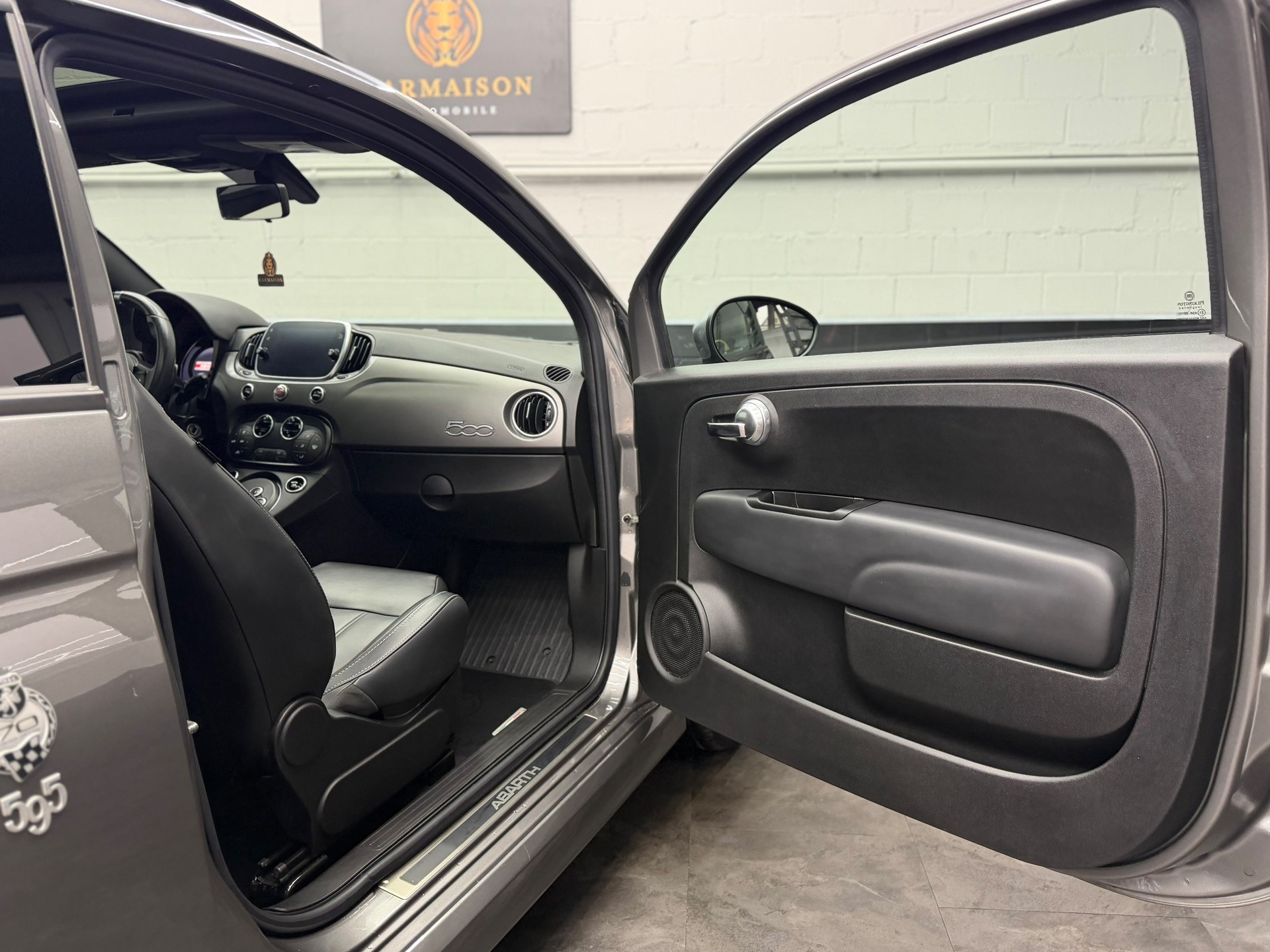 FIAT 595 1.4 16V Turbo Abarth Turismo Dualogic | CH-Auto | Panorama Dach | Leder | Bi-Xenon-image-18