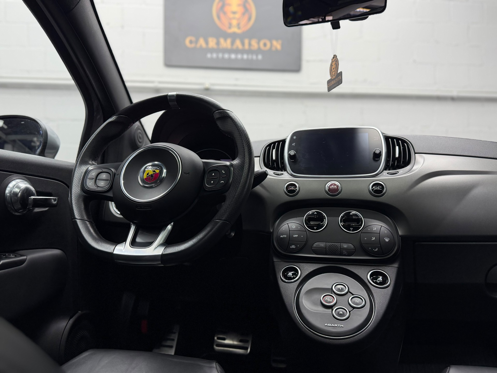 FIAT 595 1.4 16V Turbo Abarth Turismo Dualogic | CH-Auto | Panorama Dach | Leder | Bi-Xenon-image-17