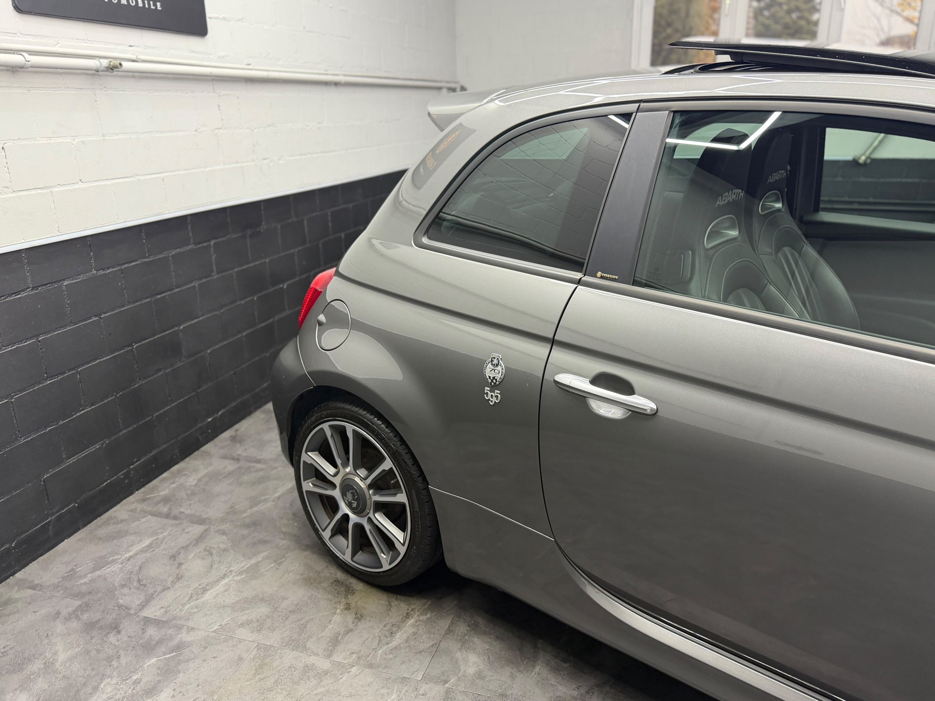 FIAT 595 1.4 16V Turbo Abarth Turismo Dualogic | CH-Auto | Panorama Dach | Leder | Bi-Xenon-image-3