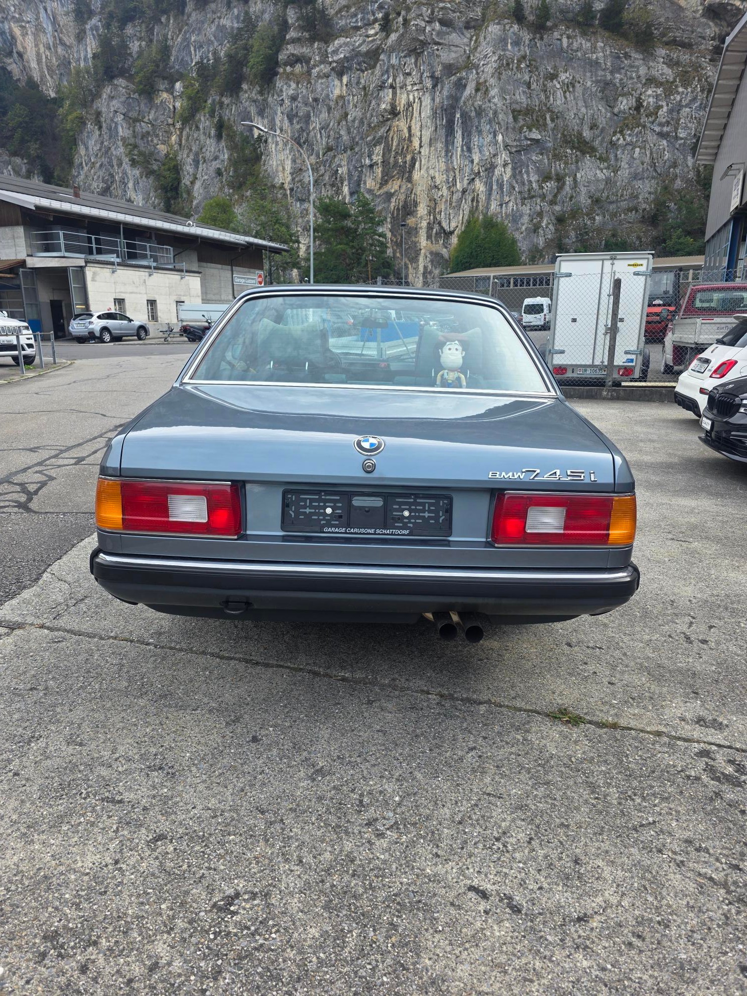 BMW 745i A-image-3