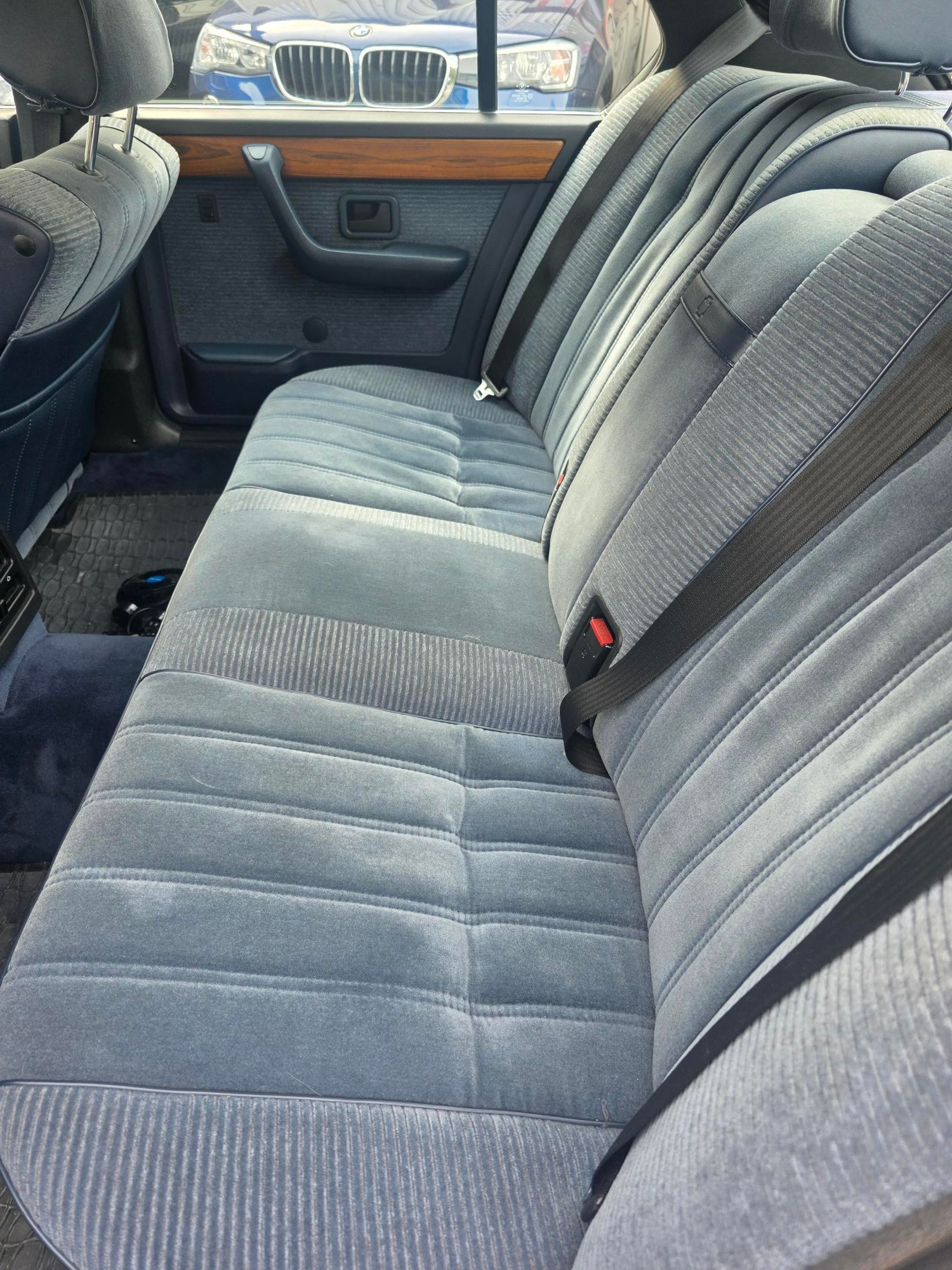BMW 745i A-image-6