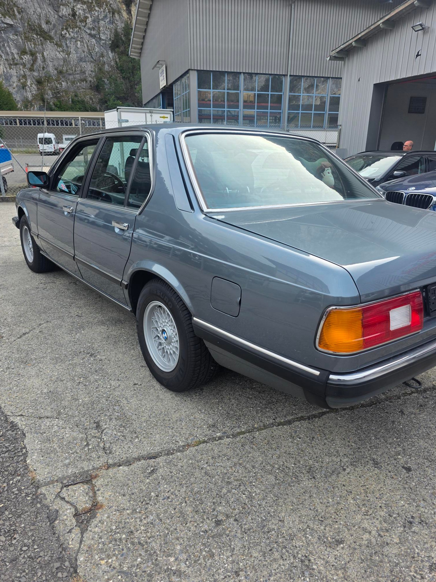 BMW 745i A-image-5