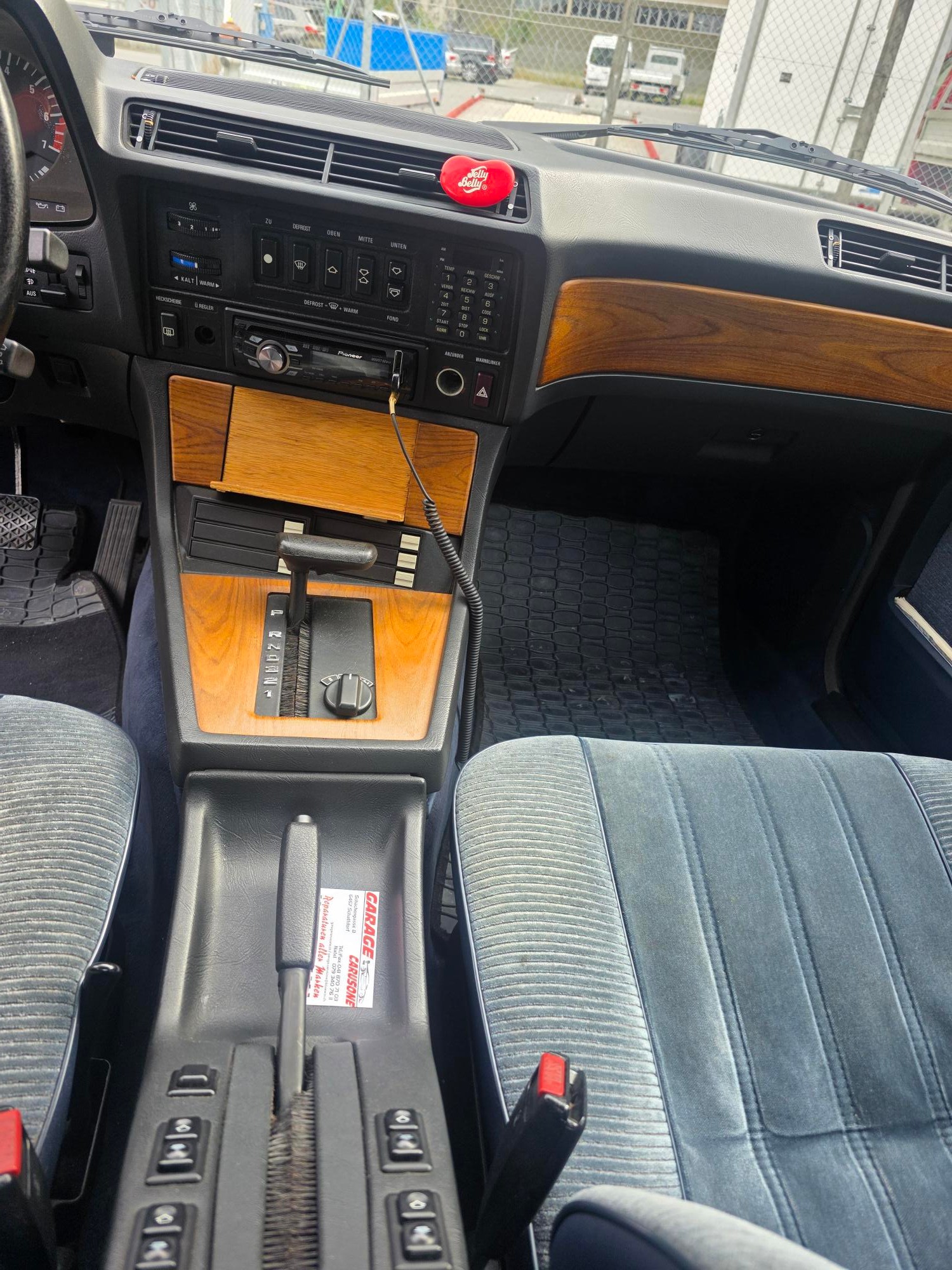 BMW 745i A-image-9