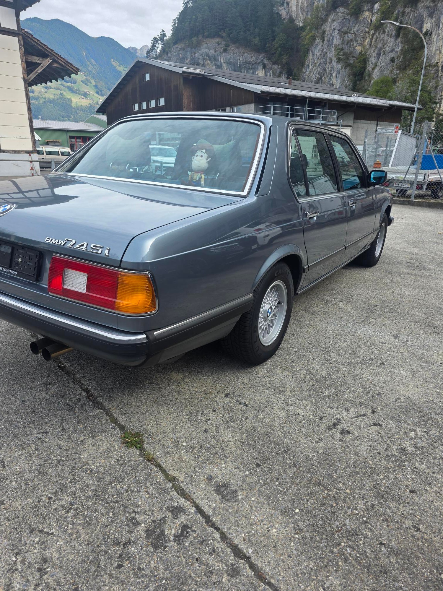 BMW 745i A-image-4