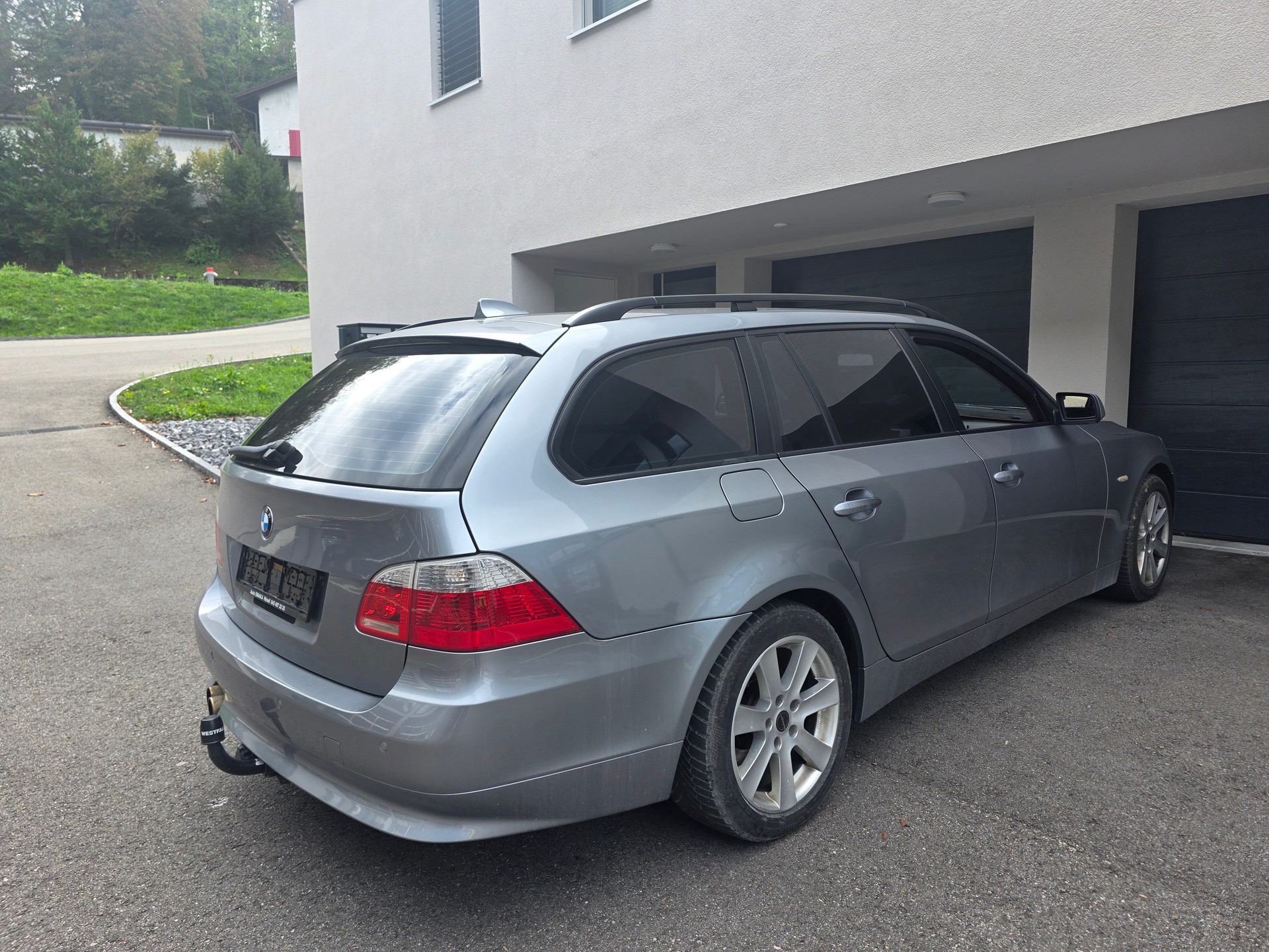 BMW 525xi Touring mit M-Paket Interieur-image-5