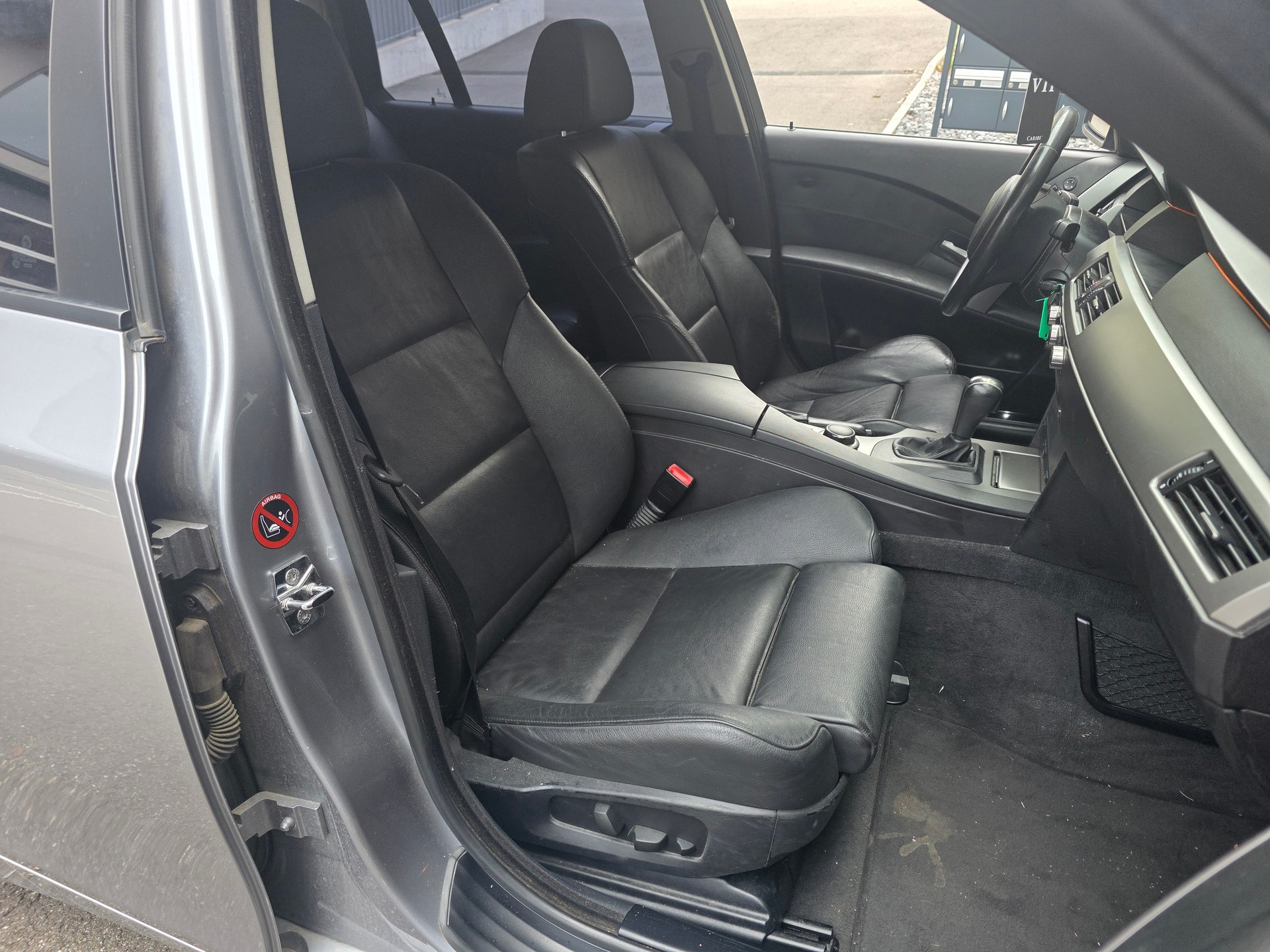 BMW 525xi Touring mit M-Paket Interieur-image-8