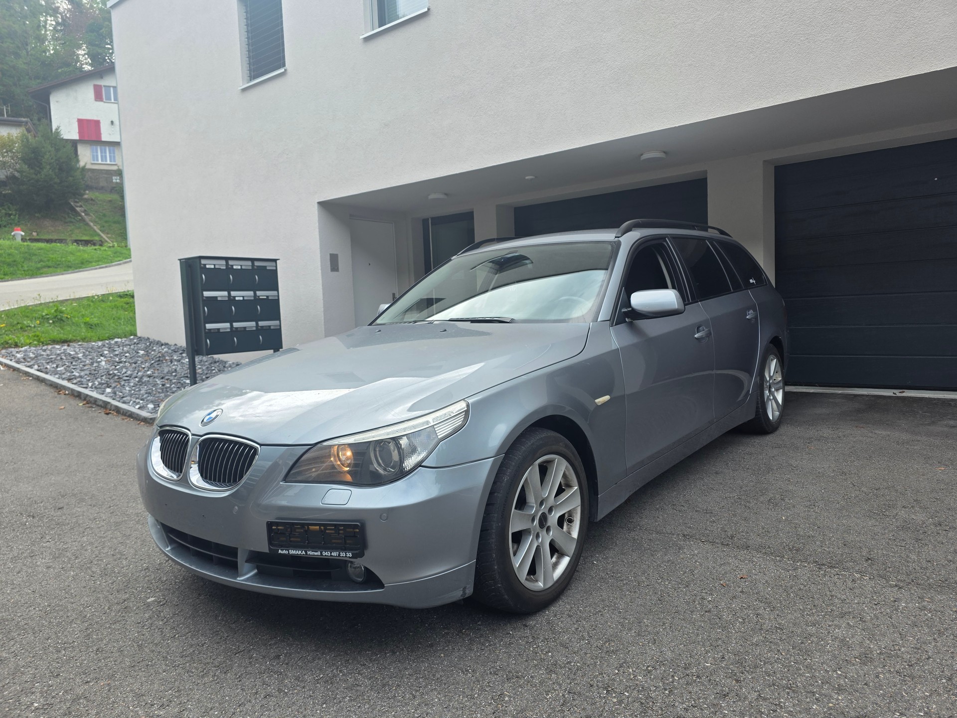 BMW 525xi Touring mit M-Paket Interieur-image-2