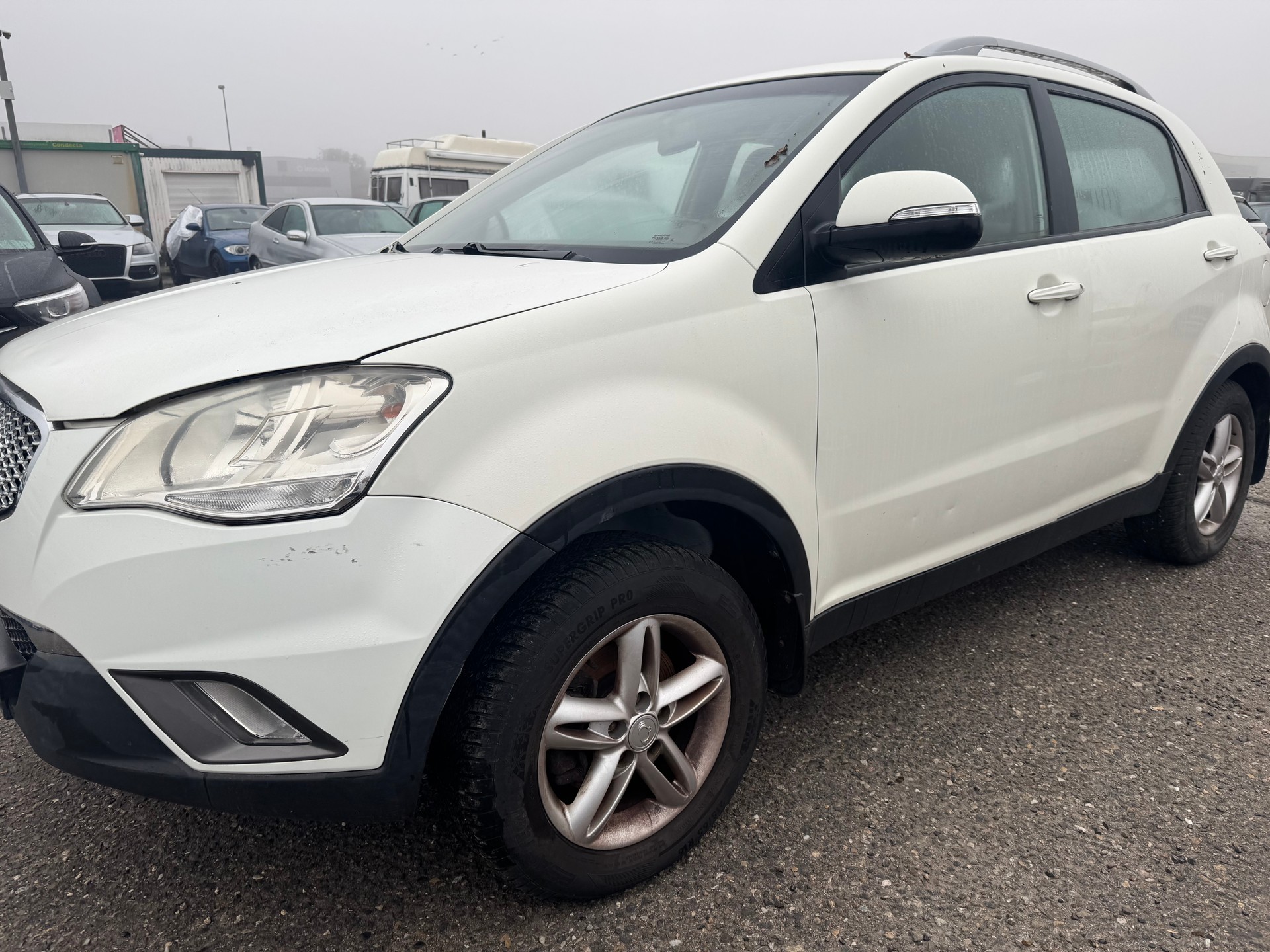 KGM-SsangYong Korando 2.0 e-XDI Quartz 4WD Automatic-image-2