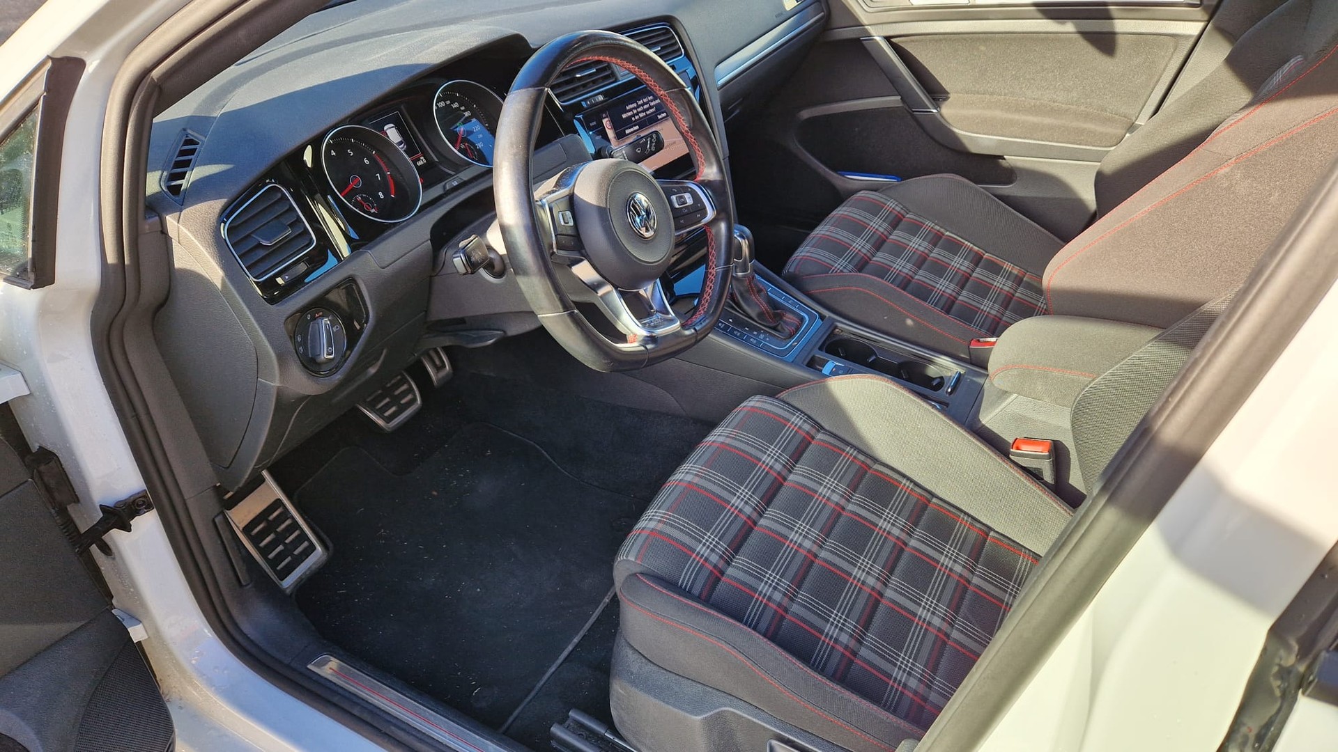 VW 2.0 TSI 220 GTI DSG-image-3