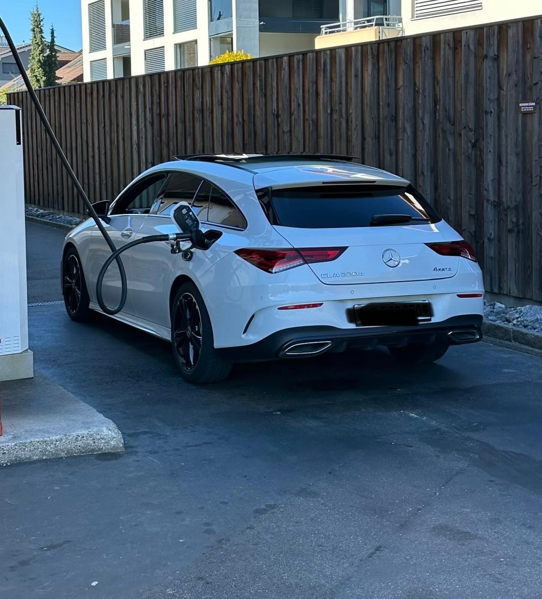 MERCEDES-BENZ CLA 220 d AMG Line 4matic-image-1