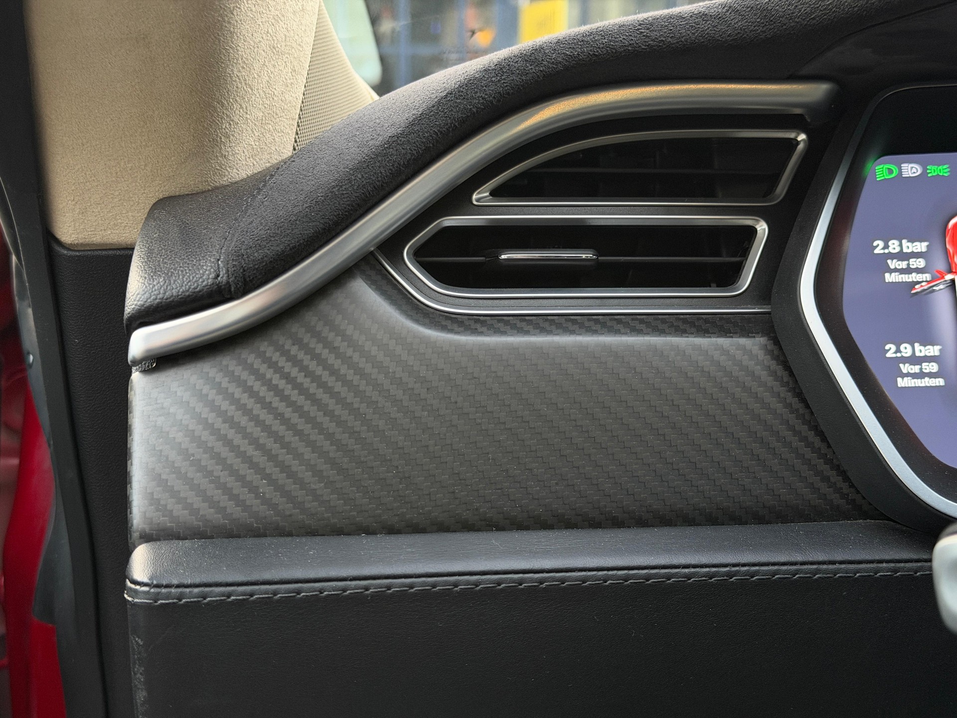 TESLA Model S 85 D Performance-image-15