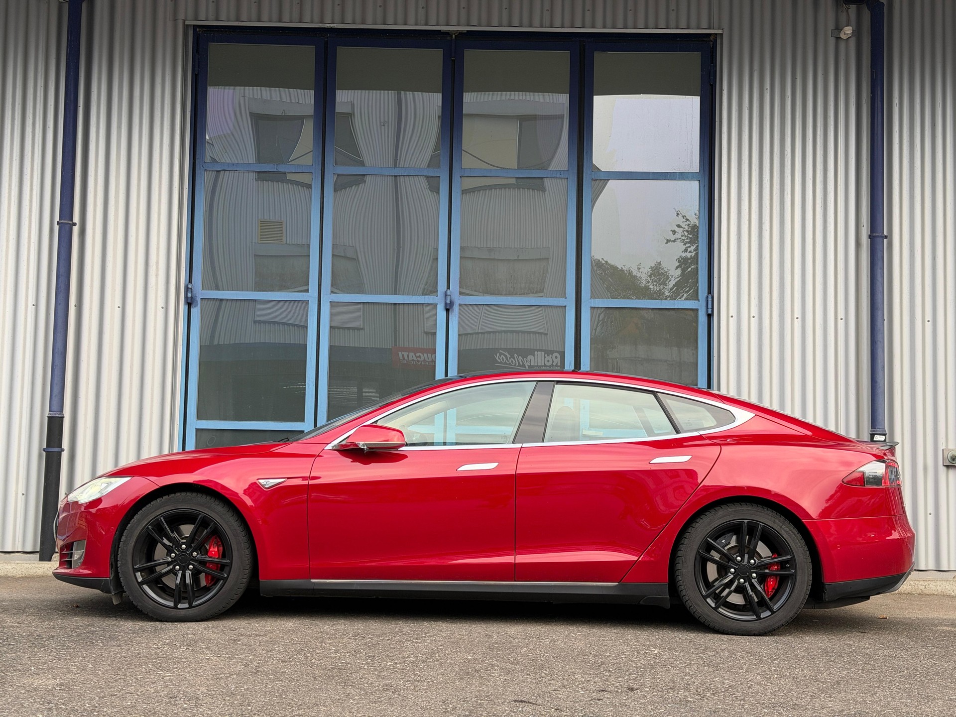 TESLA Model S 85 D Performance-image-6