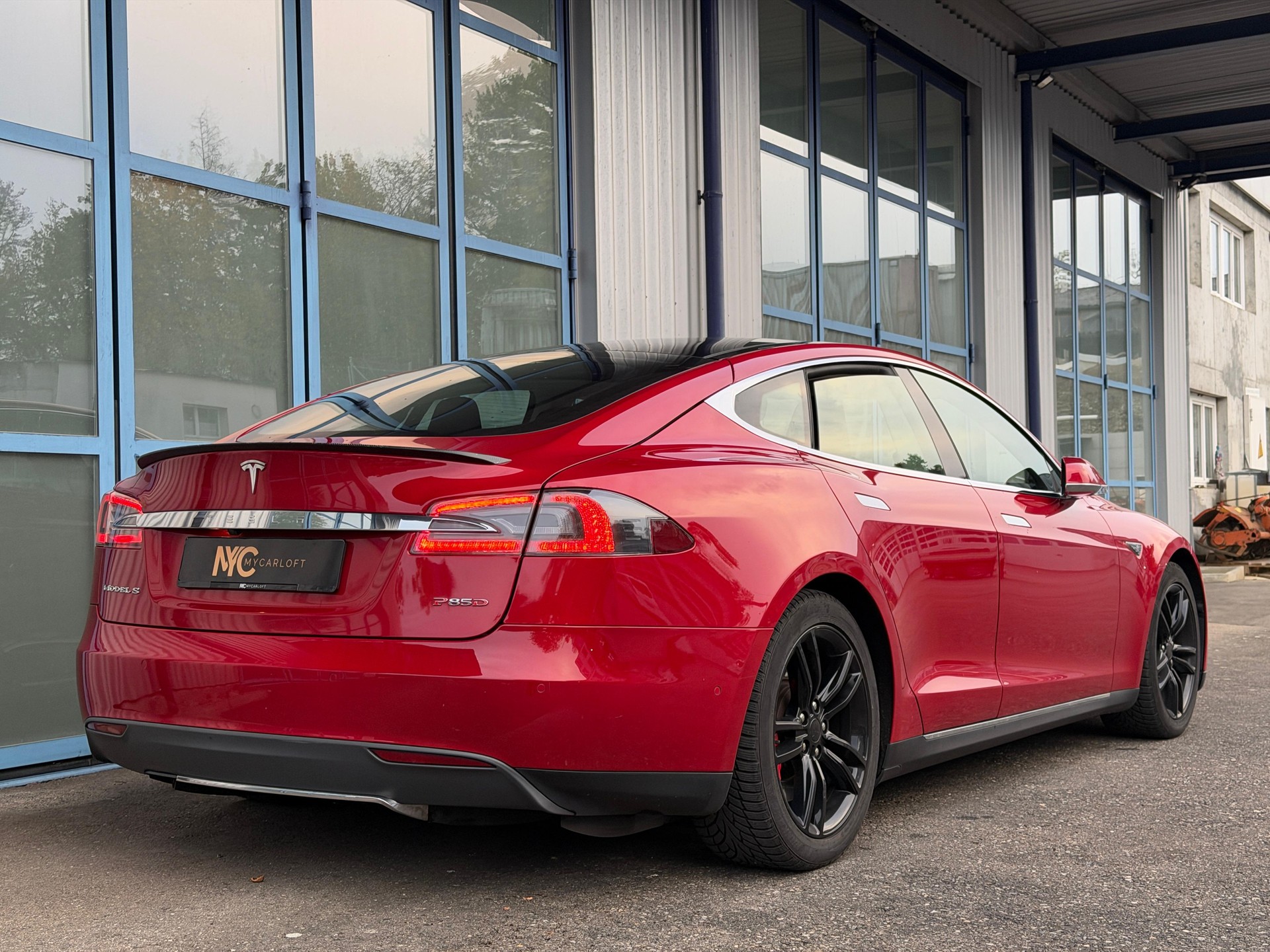 TESLA Model S 85 D Performance-image-4