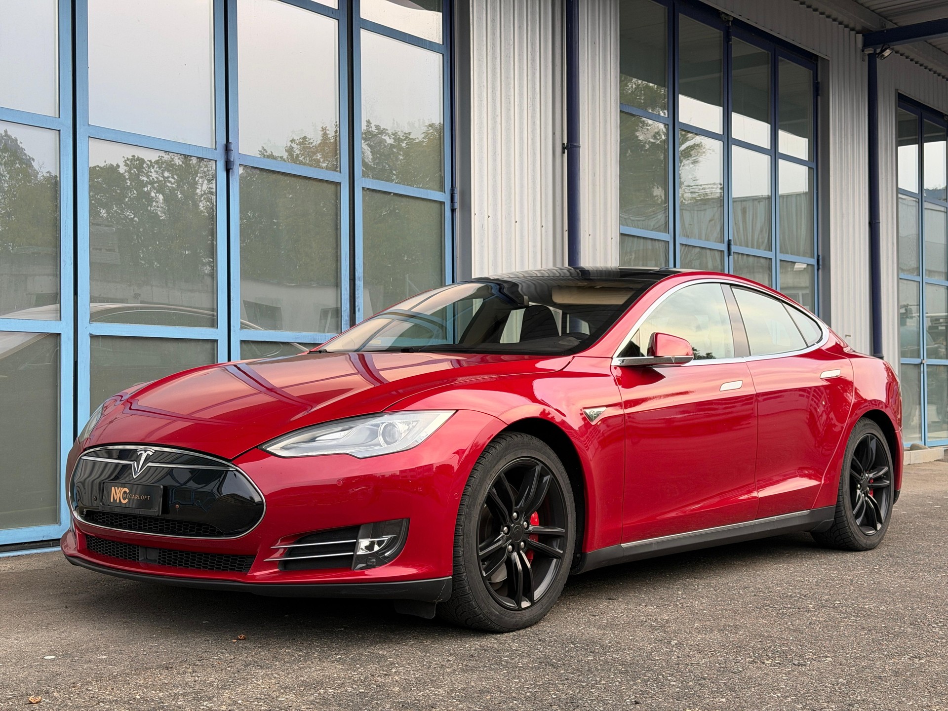 TESLA Model S 85 D Performance-image-7