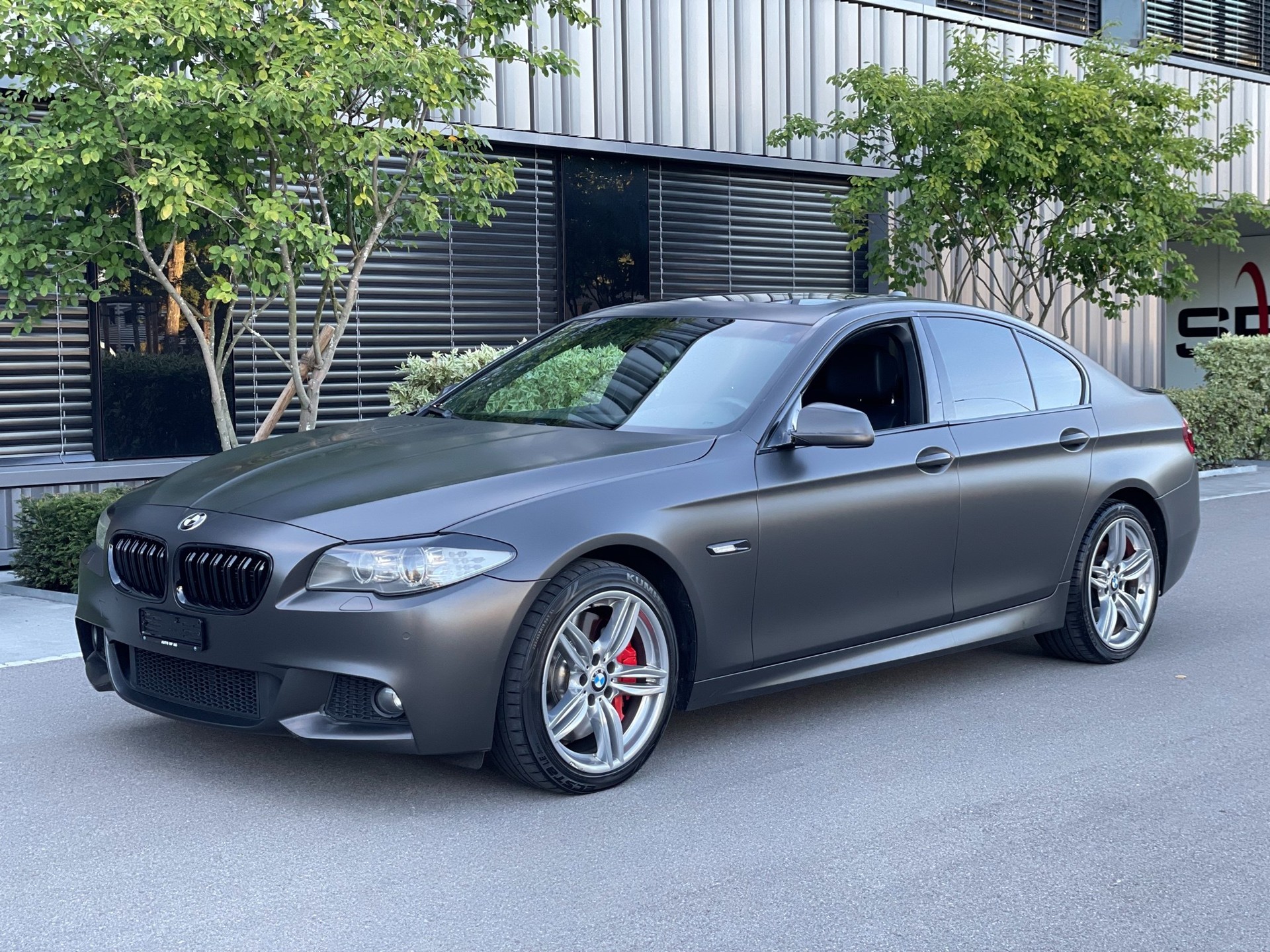 BMW 550i xDrive Steptronic-image-0