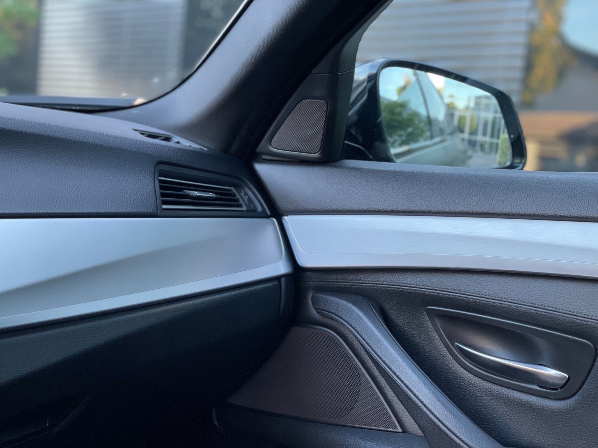 BMW 550i xDrive Steptronic-image-1